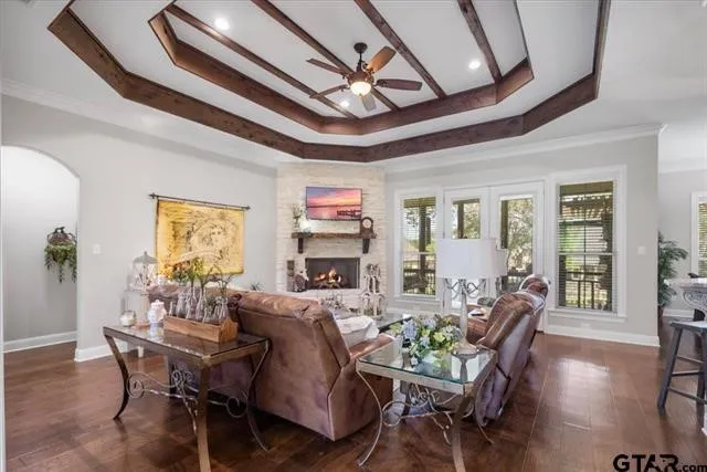 Single Family Residence For Sale in Smith County , 332 Hines Crossing, Bullard, Texas 75757, 3 Bedroom, 2 Bathroom, 2 Garage spaces, 2,539 Sqft, built in 2018, mls#21322975, Real Estate Agent in Bullard, Homes For Sale in Smith county, Homes For Sale in Bullard, Realtor in Bullard Texas, Real Estate Brokerage Independent Realty Texas, Luminita Cordes Realtor