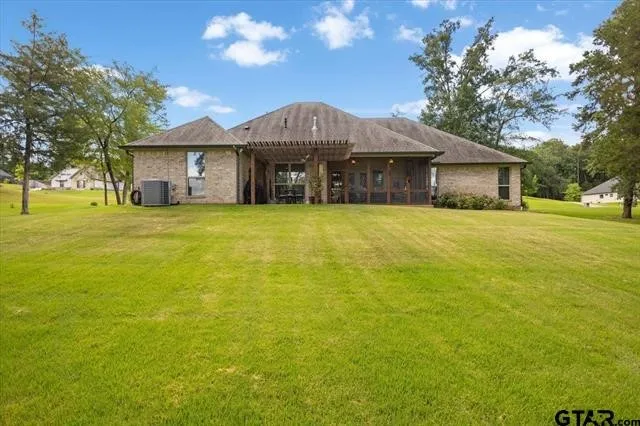 Single Family Residence For Sale in Smith County , 332 Hines Crossing, Bullard, Texas 75757, 3 Bedroom, 2 Bathroom, 2 Garage spaces, 2,539 Sqft, built in 2018, mls#21322975, Real Estate Agent in Bullard, Homes For Sale in Smith county, Homes For Sale in Bullard, Realtor in Bullard Texas, Real Estate Brokerage Independent Realty Texas, Luminita Cordes Realtor