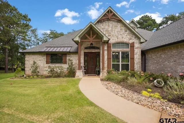 Single Family Residence For Sale in Smith County , 332 Hines Crossing, Bullard, Texas 75757, 3 Bedroom, 2 Bathroom, 2 Garage spaces, 2,539 Sqft, built in 2018, mls#21322975, Real Estate Agent in Bullard, Homes For Sale in Smith county, Homes For Sale in Bullard, Realtor in Bullard Texas, Real Estate Brokerage Independent Realty Texas, Luminita Cordes Realtor