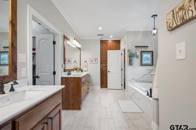 Single Family Residence For Sale in Smith County , 332 Hines Crossing, Bullard, Texas 75757, 3 Bedroom, 2 Bathroom, 2 Garage spaces, 2,539 Sqft, built in 2018, mls#21322975, Real Estate Agent in Bullard, Homes For Sale in Smith county, Homes For Sale in Bullard, Realtor in Bullard Texas, Real Estate Brokerage Independent Realty Texas, Luminita Cordes Realtor
