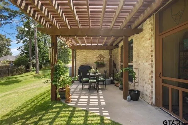 Single Family Residence For Sale in Smith County , 332 Hines Crossing, Bullard, Texas 75757, 3 Bedroom, 2 Bathroom, 2 Garage spaces, 2,539 Sqft, built in 2018, mls#21322975, Real Estate Agent in Bullard, Homes For Sale in Smith county, Homes For Sale in Bullard, Realtor in Bullard Texas, Real Estate Brokerage Independent Realty Texas, Luminita Cordes Realtor