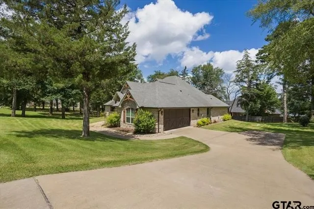 Single Family Residence For Sale in Smith County , 332 Hines Crossing, Bullard, Texas 75757, 3 Bedroom, 2 Bathroom, 2 Garage spaces, 2,539 Sqft, built in 2018, mls#21322975, Real Estate Agent in Bullard, Homes For Sale in Smith county, Homes For Sale in Bullard, Realtor in Bullard Texas, Real Estate Brokerage Independent Realty Texas, Luminita Cordes Realtor