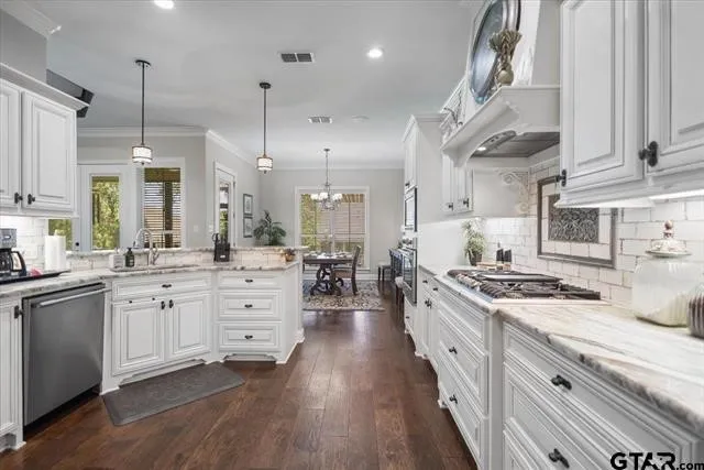 Single Family Residence For Sale in Smith County , 332 Hines Crossing, Bullard, Texas 75757, 3 Bedroom, 2 Bathroom, 2 Garage spaces, 2,539 Sqft, built in 2018, mls#21322975, Real Estate Agent in Bullard, Homes For Sale in Smith county, Homes For Sale in Bullard, Realtor in Bullard Texas, Real Estate Brokerage Independent Realty Texas, Luminita Cordes Realtor