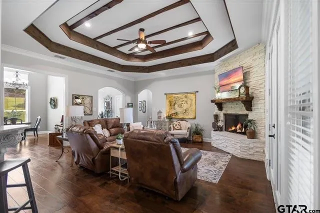 Single Family Residence For Sale in Smith County , 332 Hines Crossing, Bullard, Texas 75757, 3 Bedroom, 2 Bathroom, 2 Garage spaces, 2,539 Sqft, built in 2018, mls#21322975, Real Estate Agent in Bullard, Homes For Sale in Smith county, Homes For Sale in Bullard, Realtor in Bullard Texas, Real Estate Brokerage Independent Realty Texas, Luminita Cordes Realtor