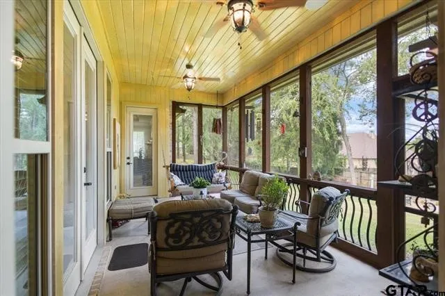 Single Family Residence For Sale in Smith County , 332 Hines Crossing, Bullard, Texas 75757, 3 Bedroom, 2 Bathroom, 2 Garage spaces, 2,539 Sqft, built in 2018, mls#21322975, Real Estate Agent in Bullard, Homes For Sale in Smith county, Homes For Sale in Bullard, Realtor in Bullard Texas, Real Estate Brokerage Independent Realty Texas, Luminita Cordes Realtor