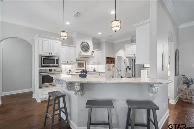 Single Family Residence For Sale in Smith County , 332 Hines Crossing, Bullard, Texas 75757, 3 Bedroom, 2 Bathroom, 2 Garage spaces, 2,539 Sqft, built in 2018, mls#21322975, Real Estate Agent in Bullard, Homes For Sale in Smith county, Homes For Sale in Bullard, Realtor in Bullard Texas, Real Estate Brokerage Independent Realty Texas, Luminita Cordes Realtor