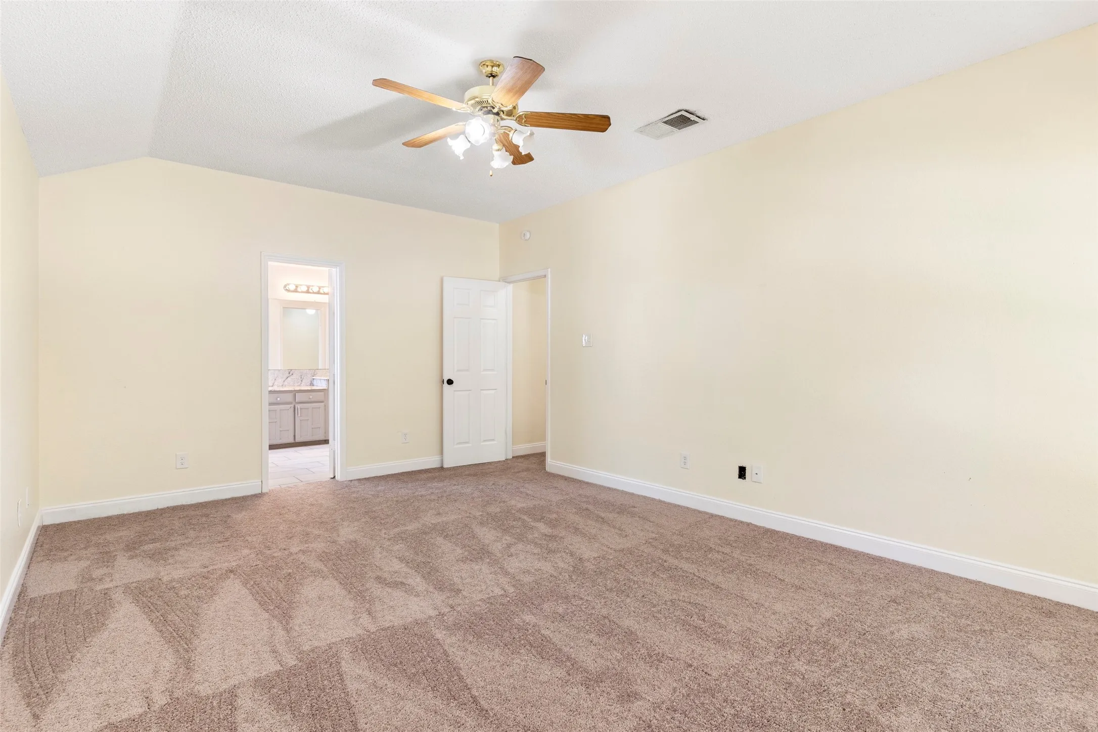 Single Family Residence For Rent in Dallas County , 2522 Primrose Lane, Rowlett, Texas 75089, 4 Bedroom, 3 Bathroom, 2 Garage spaces, 2,128 Sqft, built in 1992, mls#21322814, Real Estate Agent in Rowlett, Homes For Rent in Dallas county, Homes For Rent in Rowlett, Realtor in Rowlett Texas, Real Estate Brokerage Independent Realty Texas, Luminita Cordes Realtor