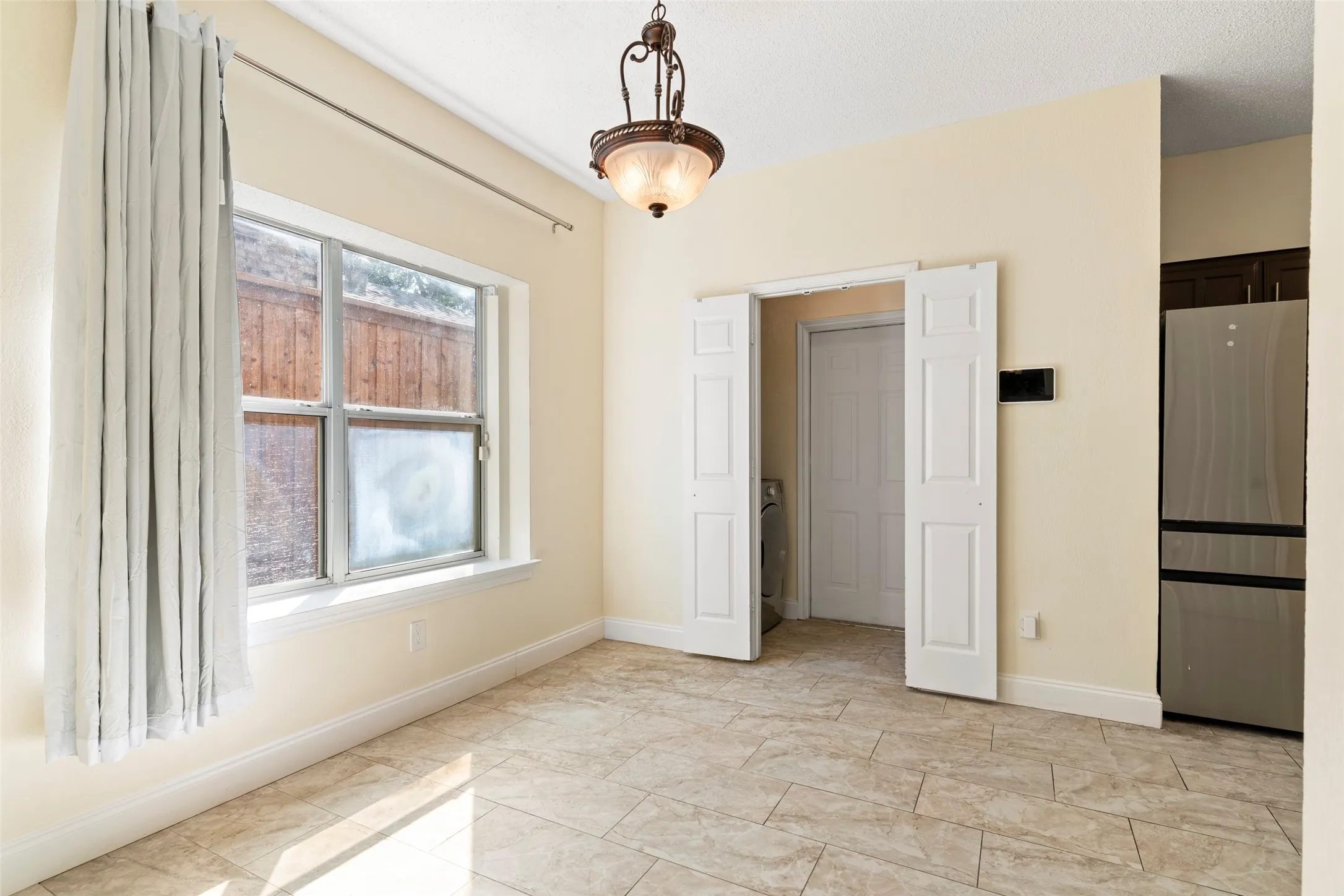 Single Family Residence For Rent in Dallas County , 2522 Primrose Lane, Rowlett, Texas 75089, 4 Bedroom, 3 Bathroom, 2 Garage spaces, 2,128 Sqft, built in 1992, mls#21322814, Real Estate Agent in Rowlett, Homes For Rent in Dallas county, Homes For Rent in Rowlett, Realtor in Rowlett Texas, Real Estate Brokerage Independent Realty Texas, Luminita Cordes Realtor