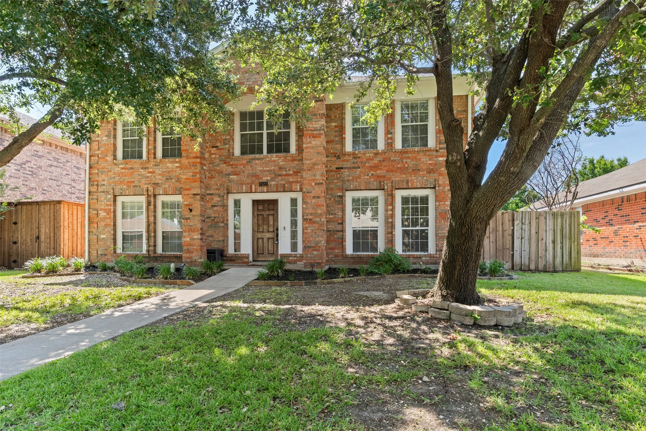 Single Family Residence For Rent in Dallas County , 2522 Primrose Lane, Rowlett, Texas 75089, 4 Bedroom, 3 Bathroom, 2 Garage spaces, 2,128 Sqft, built in 1992, mls#21322814, Real Estate Agent in Rowlett, Homes For Rent in Dallas county, Homes For Rent in Rowlett, Realtor in Rowlett Texas, Real Estate Brokerage Independent Realty Texas, Luminita Cordes Realtor