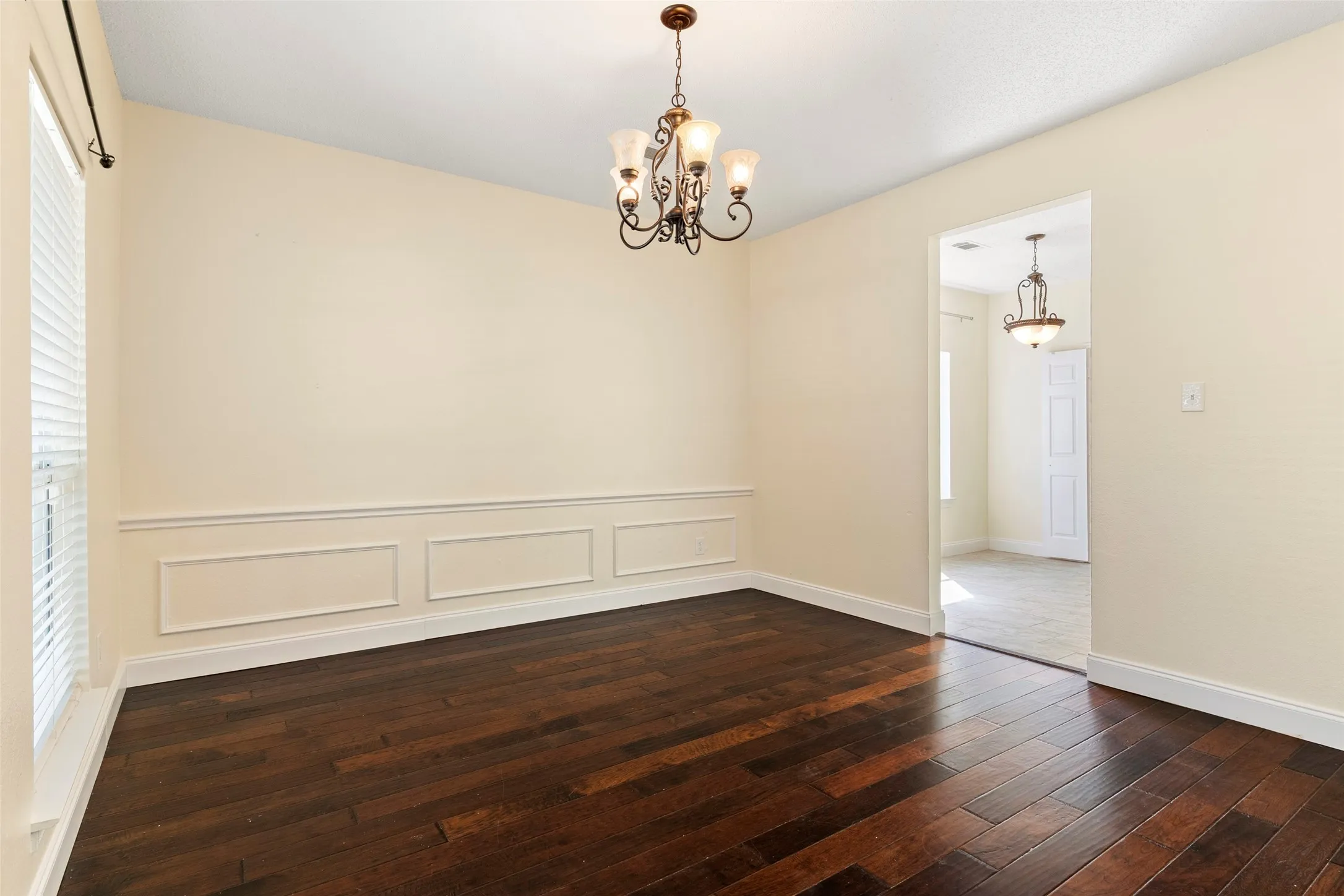 Single Family Residence For Rent in Dallas County , 2522 Primrose Lane, Rowlett, Texas 75089, 4 Bedroom, 3 Bathroom, 2 Garage spaces, 2,128 Sqft, built in 1992, mls#21322814, Real Estate Agent in Rowlett, Homes For Rent in Dallas county, Homes For Rent in Rowlett, Realtor in Rowlett Texas, Real Estate Brokerage Independent Realty Texas, Luminita Cordes Realtor