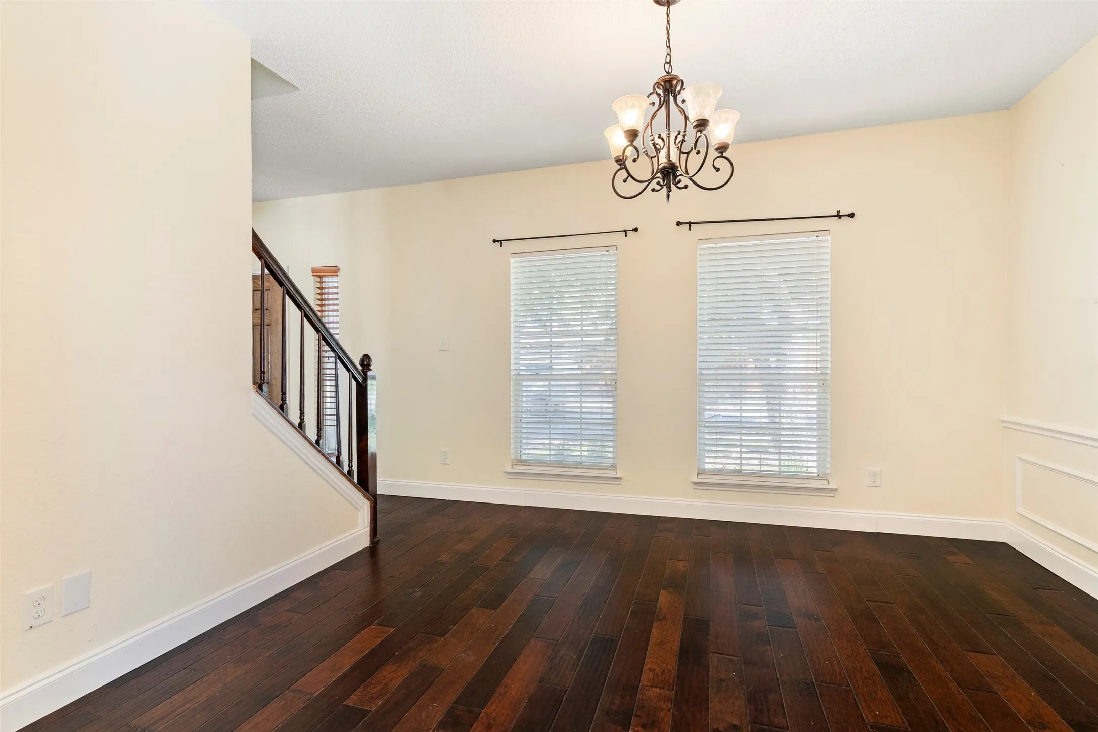 Single Family Residence For Rent in Dallas County , 2522 Primrose Lane, Rowlett, Texas 75089, 4 Bedroom, 3 Bathroom, 2 Garage spaces, 2,128 Sqft, built in 1992, mls#21322814, Real Estate Agent in Rowlett, Homes For Rent in Dallas county, Homes For Rent in Rowlett, Realtor in Rowlett Texas, Real Estate Brokerage Independent Realty Texas, Luminita Cordes Realtor