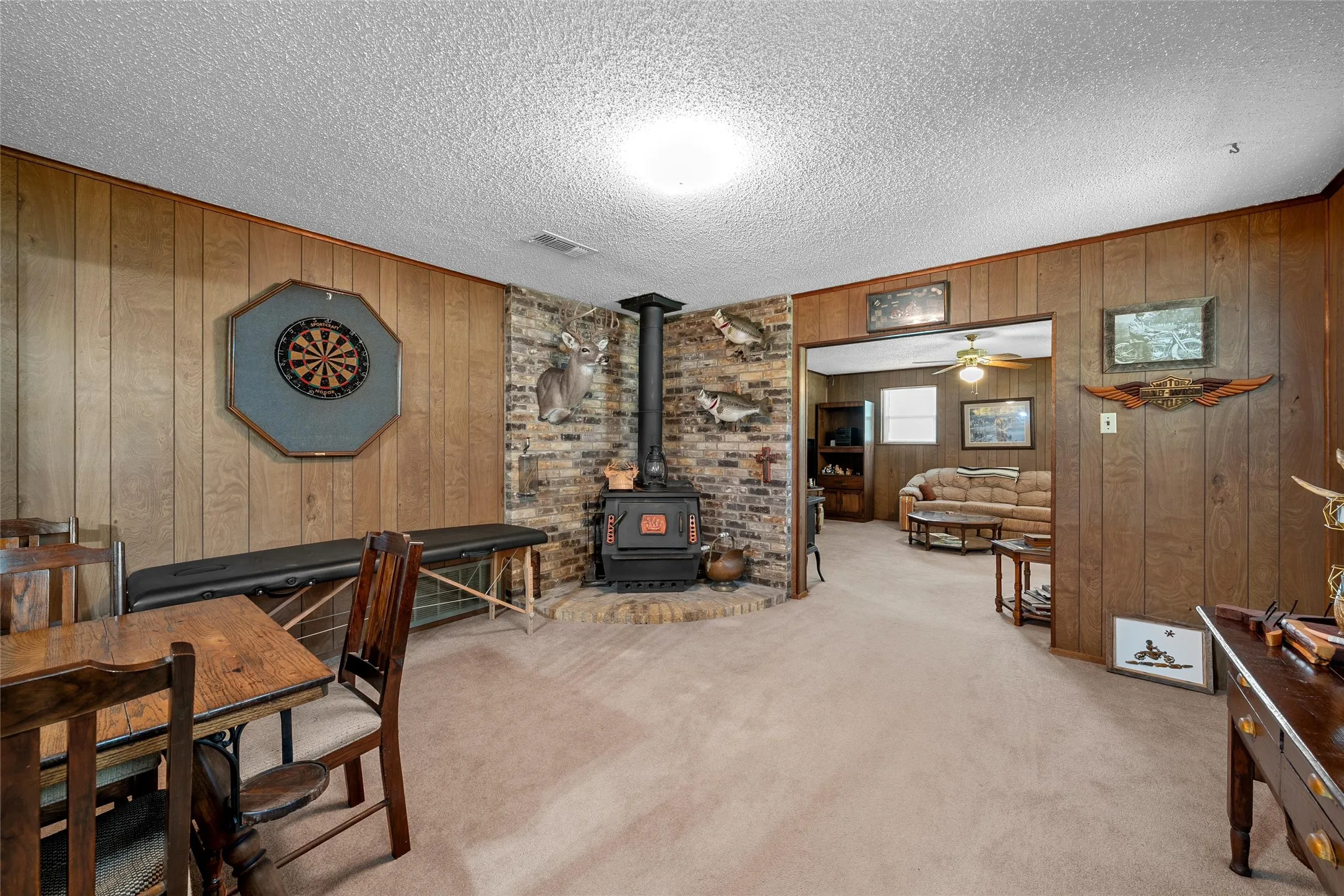 Single Family Residence For Sale in Mc Lennan County , 204 Christopher Drive, Bruceville Eddy, Texas 76524, 3 Bedroom, 2 Bathroom, 2 Garage spaces, 2,138 Sqft, built in 1932, mls#21322959, Real Estate Agent in Bruceville Eddy, Homes For Sale in Mc Lennan county, Homes For Sale in Bruceville Eddy, Realtor in Bruceville Eddy Texas, Real Estate Brokerage Independent Realty Texas, Luminita Cordes Realtor