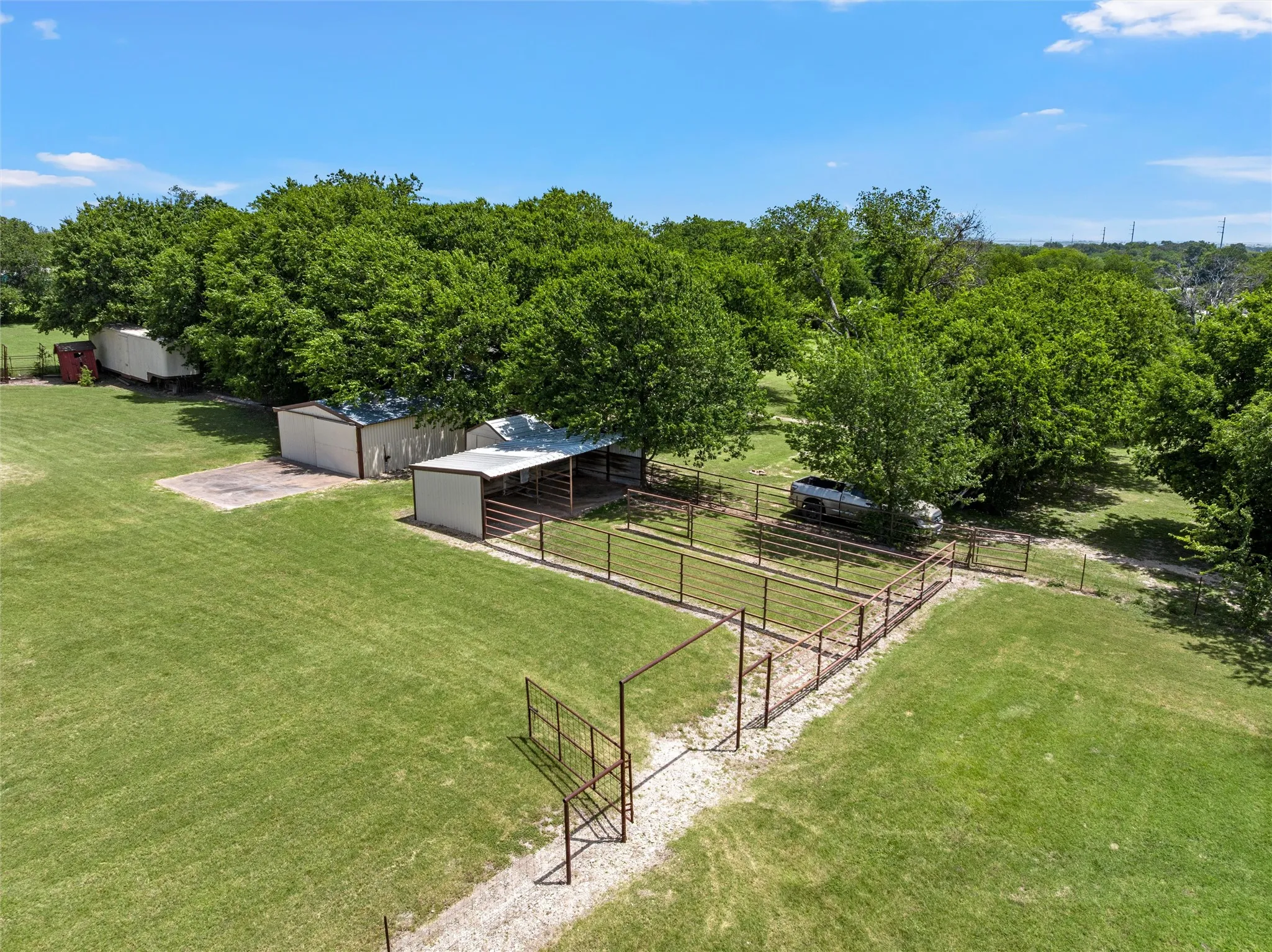 Single Family Residence For Sale in Mc Lennan County , 204 Christopher Drive, Bruceville Eddy, Texas 76524, 3 Bedroom, 2 Bathroom, 2 Garage spaces, 2,138 Sqft, built in 1932, mls#21322959, Real Estate Agent in Bruceville Eddy, Homes For Sale in Mc Lennan county, Homes For Sale in Bruceville Eddy, Realtor in Bruceville Eddy Texas, Real Estate Brokerage Independent Realty Texas, Luminita Cordes Realtor