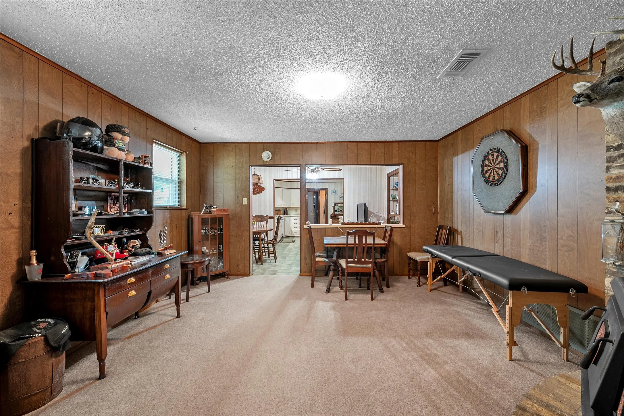 Single Family Residence For Sale in Mc Lennan County , 204 Christopher Drive, Bruceville Eddy, Texas 76524, 3 Bedroom, 2 Bathroom, 2 Garage spaces, 2,138 Sqft, built in 1932, mls#21322959, Real Estate Agent in Bruceville Eddy, Homes For Sale in Mc Lennan county, Homes For Sale in Bruceville Eddy, Realtor in Bruceville Eddy Texas, Real Estate Brokerage Independent Realty Texas, Luminita Cordes Realtor