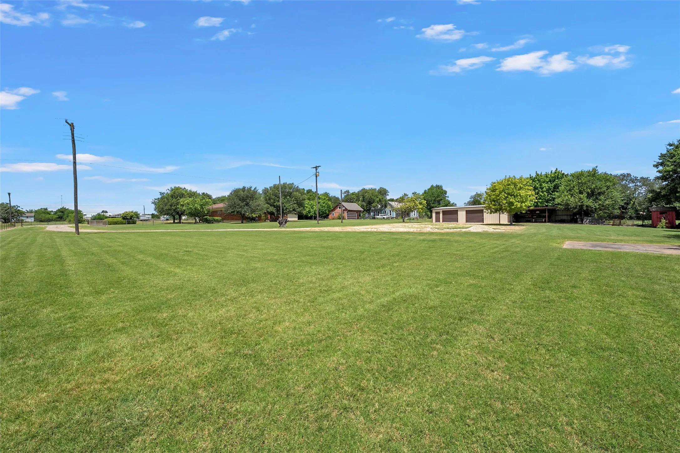 Single Family Residence For Sale in Mc Lennan County , 204 Christopher Drive, Bruceville Eddy, Texas 76524, 3 Bedroom, 2 Bathroom, 2 Garage spaces, 2,138 Sqft, built in 1932, mls#21322959, Real Estate Agent in Bruceville Eddy, Homes For Sale in Mc Lennan county, Homes For Sale in Bruceville Eddy, Realtor in Bruceville Eddy Texas, Real Estate Brokerage Independent Realty Texas, Luminita Cordes Realtor