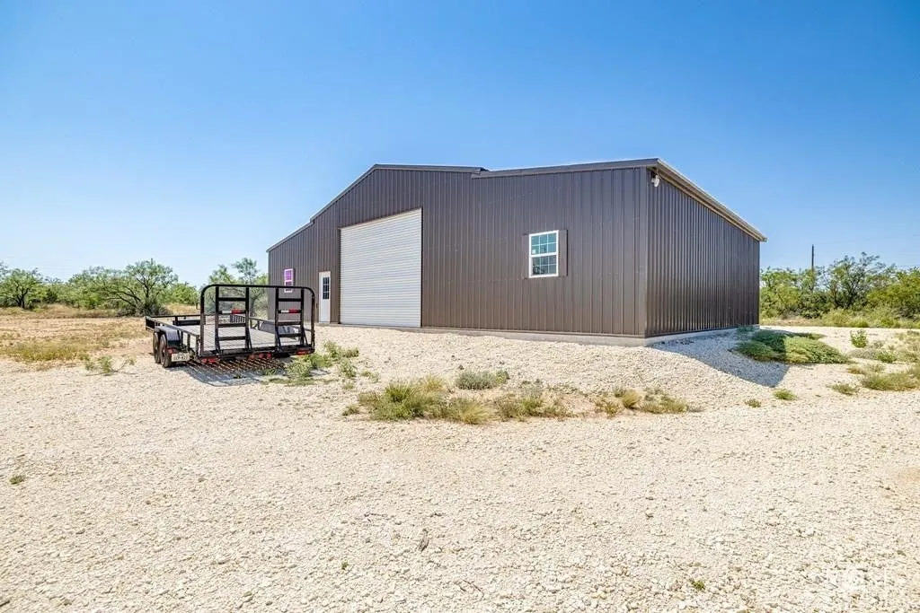 Single Family Residence For Sale in Concho County , 17001 Mustang Creek Road, Paint Rock, Texas 76862, 1 Bedroom, 1 Bathroom, 5 Garage spaces, 1,350 Sqft, built in 1990, Price $415,750, mls#21322986, Real Estate Agent in Paint Rock, Homes For Sale in Concho county, Homes For Sale in Paint Rock, Realtor in Paint Rock Texas, Real Estate Brokerage Independent Realty Texas, Luminita Cordes Realtor
