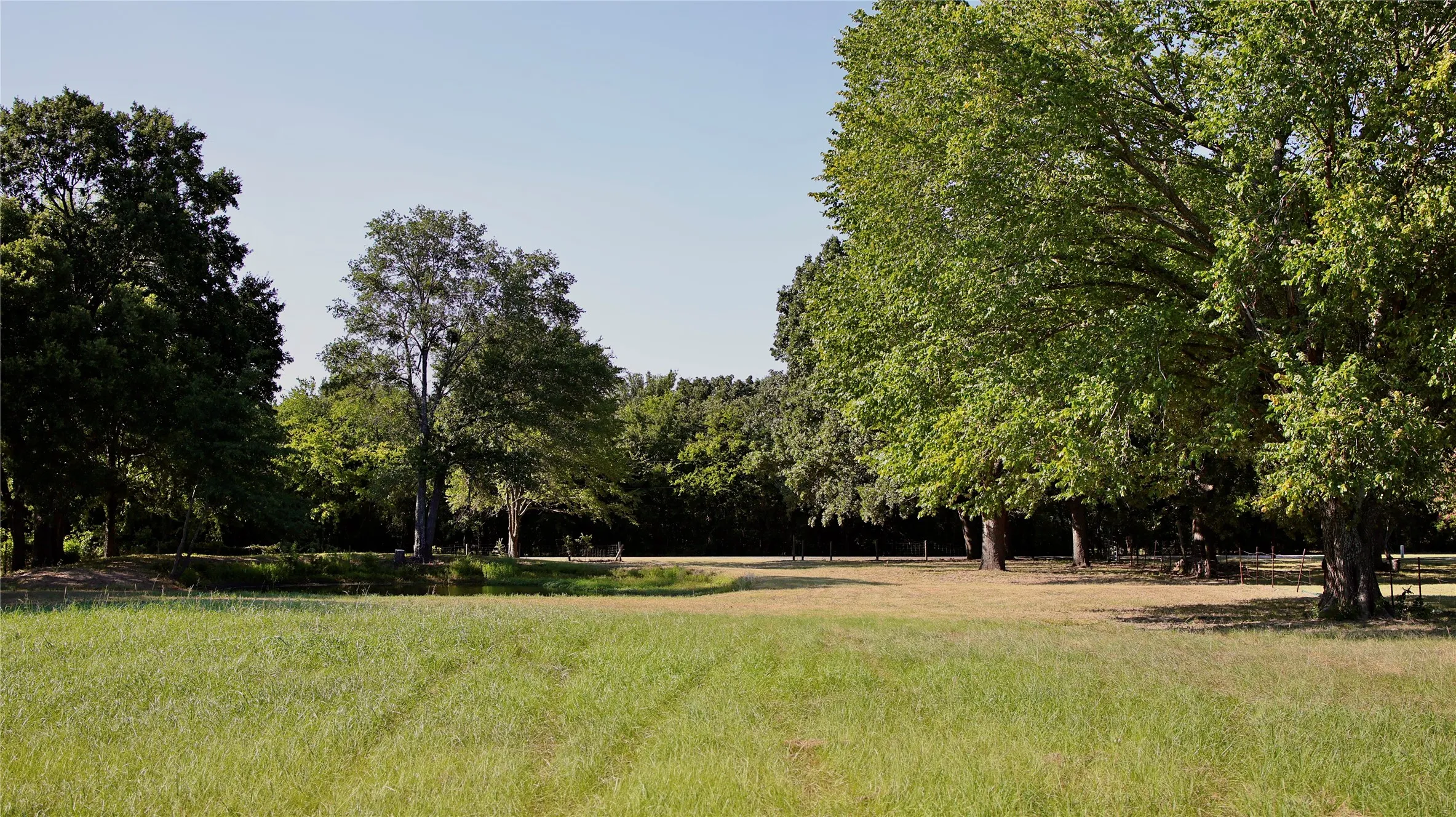 Single Family Residence For Sale in Van Zandt County , 871 VZ County Road 2602, Wills Point, Texas 75169, 3 Bedroom, 2 Bathroom, 1 Garage spaces, 1,925 Sqft, built in 1990, mls#21322999, Real Estate Agent in Wills Point, Homes For Sale in Van Zandt county, Homes For Sale in Wills Point, Realtor in Wills Point Texas, Real Estate Brokerage Independent Realty Texas, Luminita Cordes Realtor