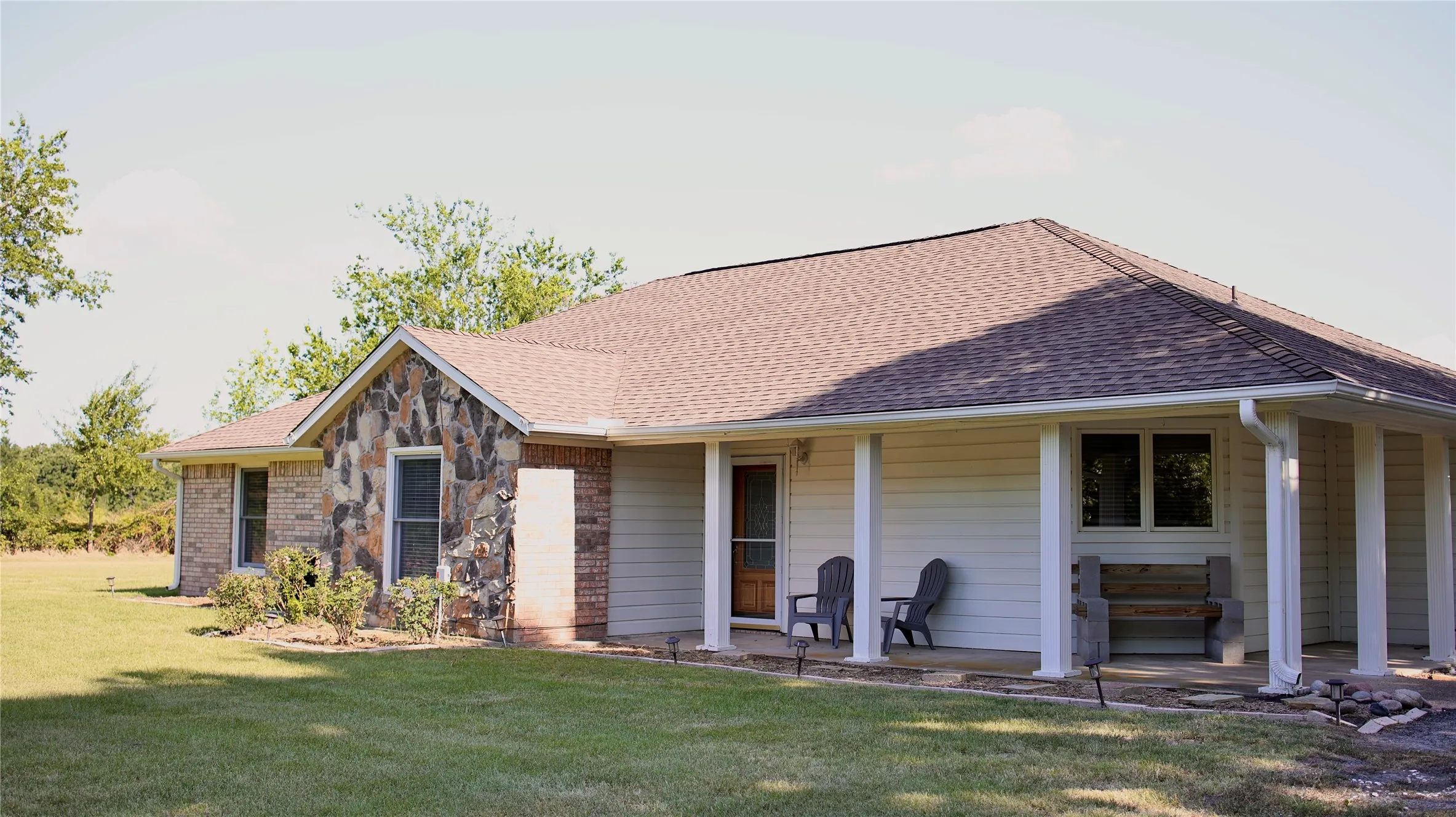 Single Family Residence For Sale in Van Zandt County , 871 VZ County Road 2602, Wills Point, Texas 75169, 3 Bedroom, 2 Bathroom, 1 Garage spaces, 1,925 Sqft, built in 1990, mls#21322999, Real Estate Agent in Wills Point, Homes For Sale in Van Zandt county, Homes For Sale in Wills Point, Realtor in Wills Point Texas, Real Estate Brokerage Independent Realty Texas, Luminita Cordes Realtor