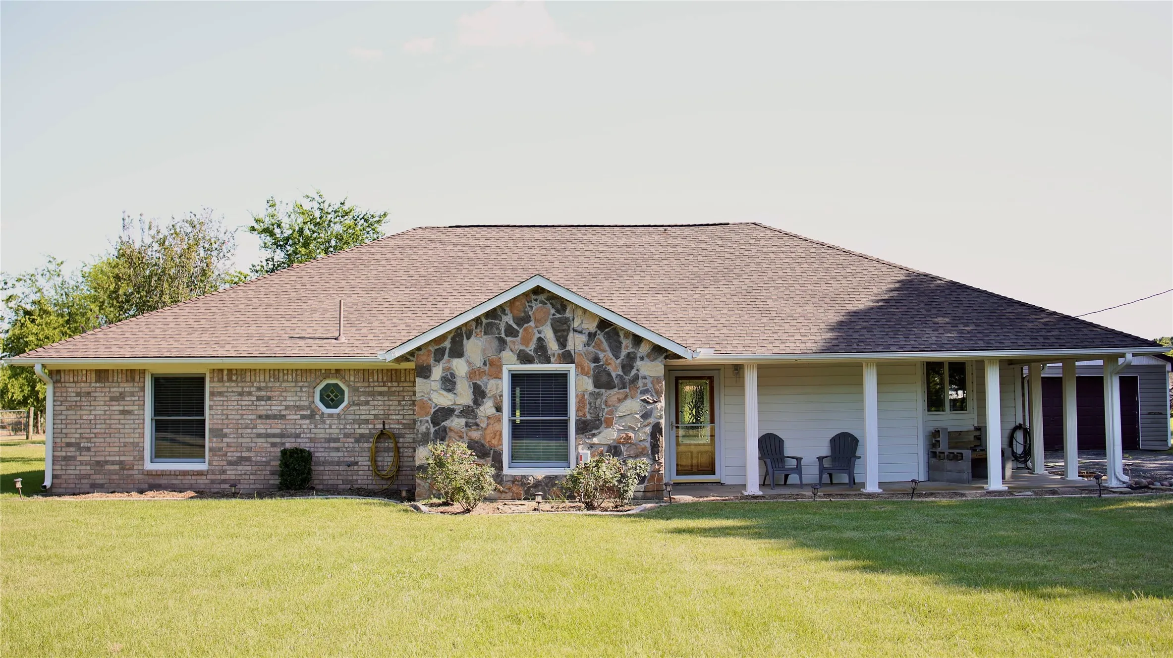 Single Family Residence For Sale in Van Zandt County , 871 VZ County Road 2602, Wills Point, Texas 75169, 3 Bedroom, 2 Bathroom, 1 Garage spaces, 1,925 Sqft, built in 1990, mls#21322999, Real Estate Agent in Wills Point, Homes For Sale in Van Zandt county, Homes For Sale in Wills Point, Realtor in Wills Point Texas, Real Estate Brokerage Independent Realty Texas, Luminita Cordes Realtor