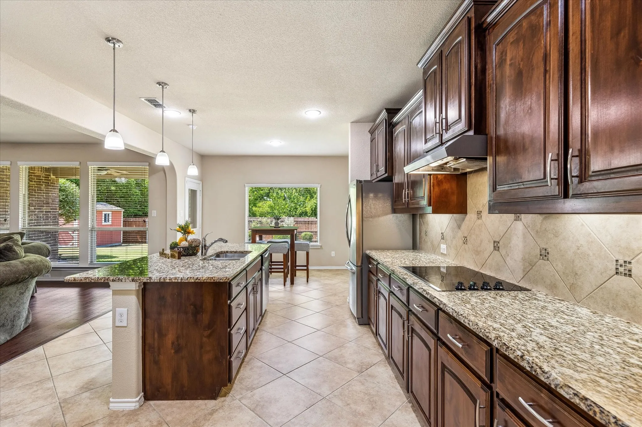 Single Family Residence For Sale in Tarrant County , 8 Duskview Lane, Edgecliff Village, Texas 76134, 4 Bedroom, 3 Bathroom, 3 Garage spaces, 2,669 Sqft, built in 2015, mls#21322191, Real Estate Agent in Edgecliff Village, Homes For Sale in Tarrant county, Homes For Sale in Edgecliff Village, Realtor in Edgecliff Village Texas, Real Estate Brokerage Independent Realty Texas, Luminita Cordes Realtor