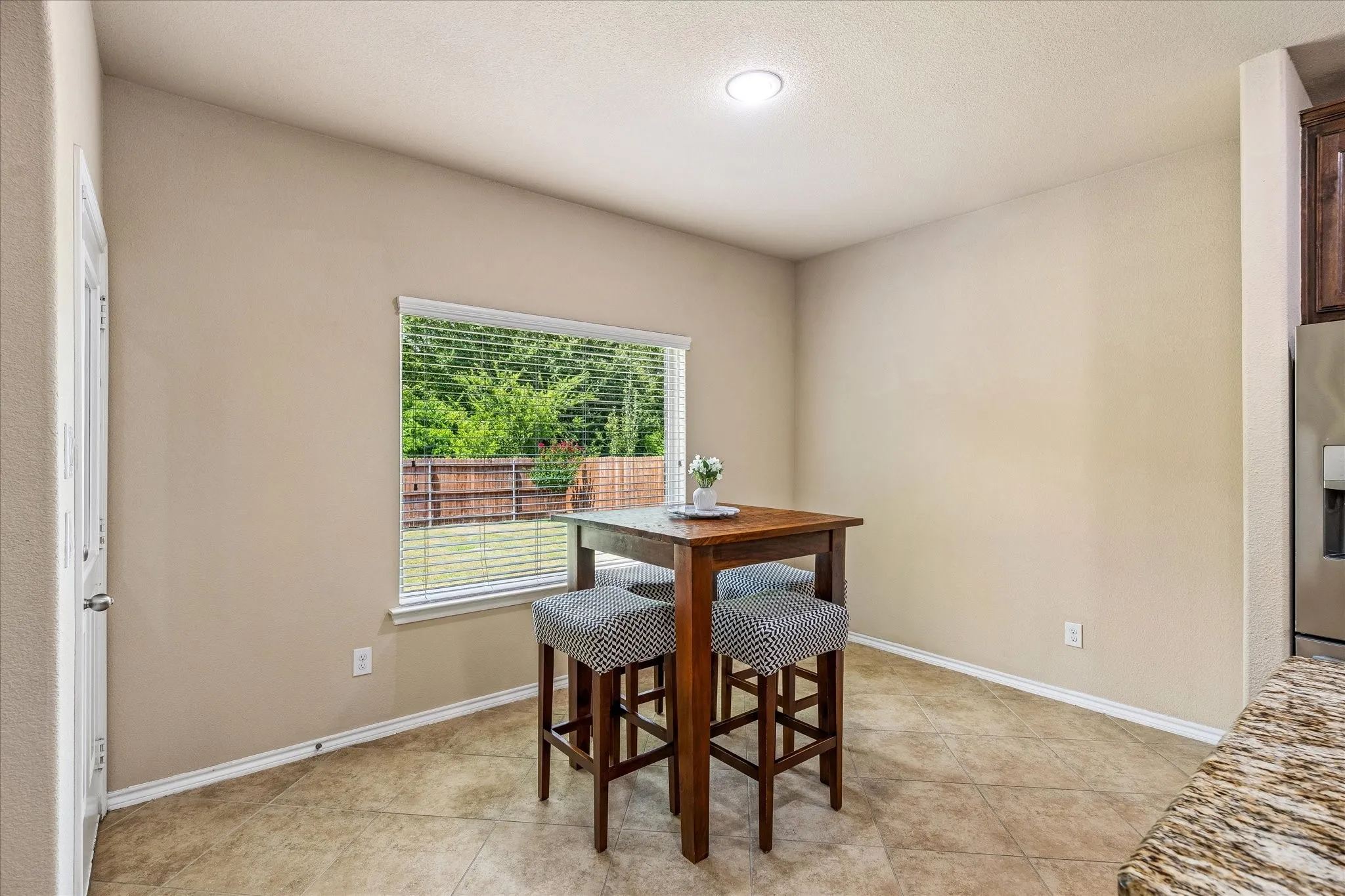 Single Family Residence For Sale in Tarrant County , 8 Duskview Lane, Edgecliff Village, Texas 76134, 4 Bedroom, 3 Bathroom, 3 Garage spaces, 2,669 Sqft, built in 2015, mls#21322191, Real Estate Agent in Edgecliff Village, Homes For Sale in Tarrant county, Homes For Sale in Edgecliff Village, Realtor in Edgecliff Village Texas, Real Estate Brokerage Independent Realty Texas, Luminita Cordes Realtor