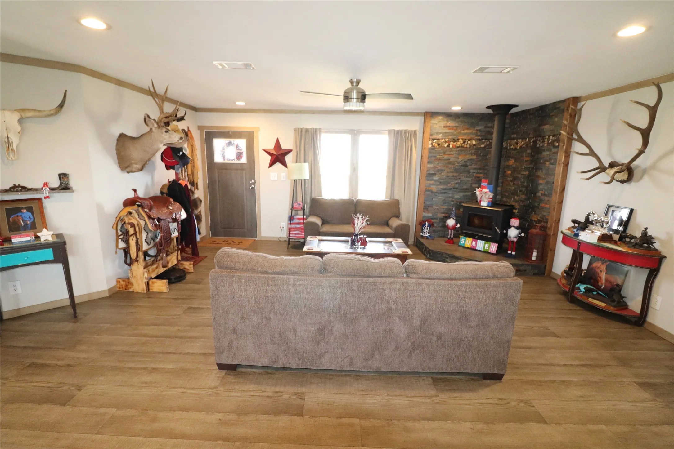 Farm For Sale in Wilbarger County , 9315 CR 106 W, Vernon, Texas 76384, 4 Bedroom, 2 Bathroom, Garage spaces, 2,200 Sqft, built in 2022, mls#21323018, Real Estate Agent in Vernon, Homes For Sale in Wilbarger county, Homes For Sale in Vernon, Realtor in Vernon Texas, Real Estate Brokerage Independent Realty Texas, Luminita Cordes Realtor