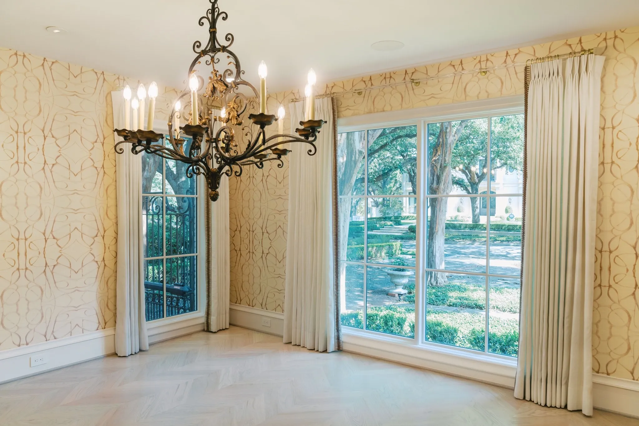 Single Family Residence For Sale in Dallas County , 4433 Bordeaux Avenue, Highland Park, Texas 75205, 5 Bedroom, 8 Bathroom, 2 Garage spaces, 5,298 Sqft, built in 1939, mls#21319396, Real Estate Agent in Highland Park, Homes For Sale in Dallas county, Homes For Sale in Highland Park, Realtor in Highland Park Texas, Real Estate Brokerage Independent Realty Texas, Luminita Cordes Realtor