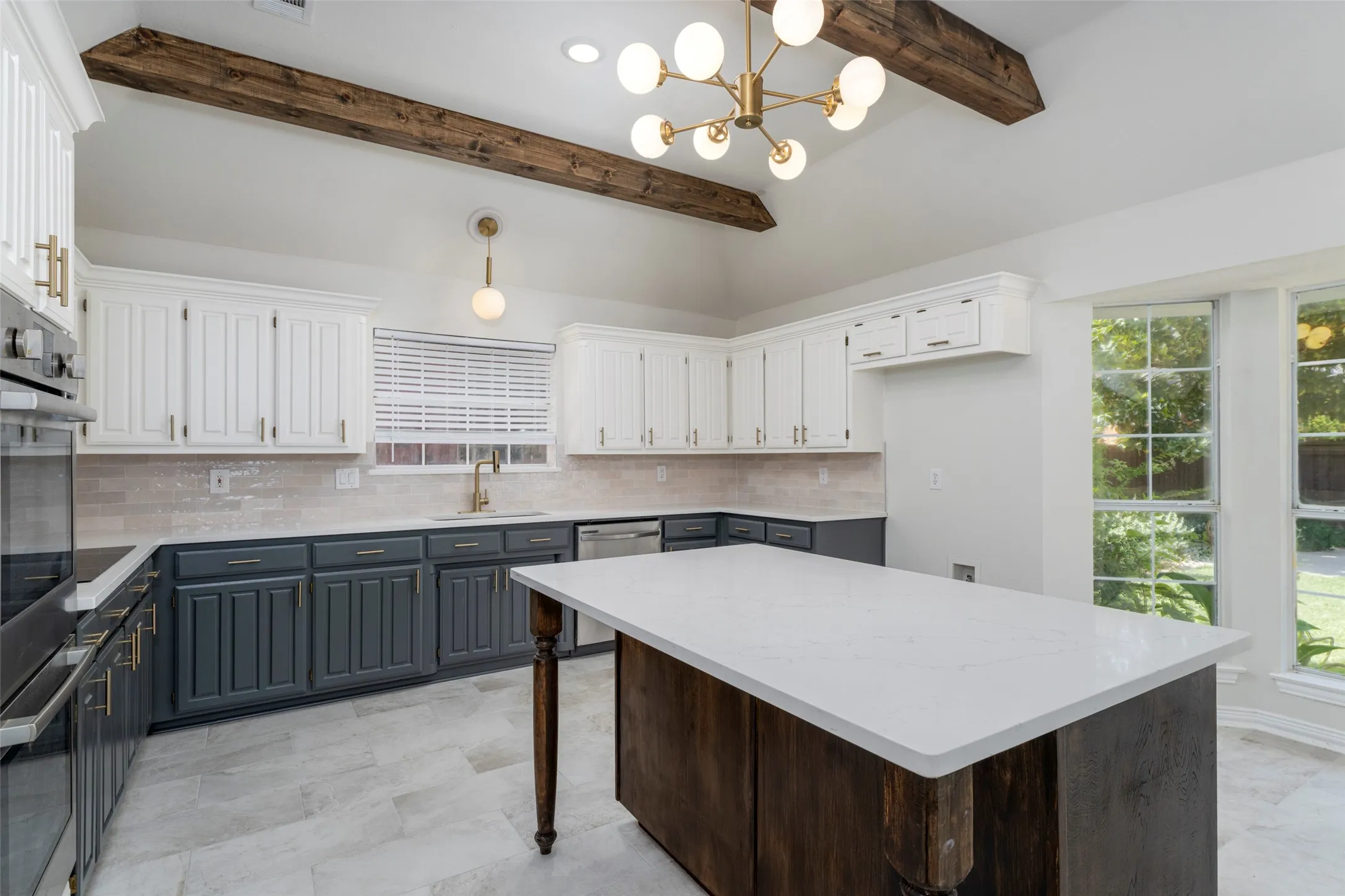 Single Family Residence For Sale in Tarrant County , 7206 Forestwind Court, Arlington, Texas 76001, 4 Bedroom, 4 Bathroom, 2 Garage spaces, 3,692 Sqft, built in 1990, Price $585,000, mls#21322528, Real Estate Agent in Arlington, Homes For Sale in Tarrant county, Homes For Sale in Arlington, Realtor in Arlington Texas, Real Estate Brokerage Independent Realty Texas, Luminita Cordes Realtor