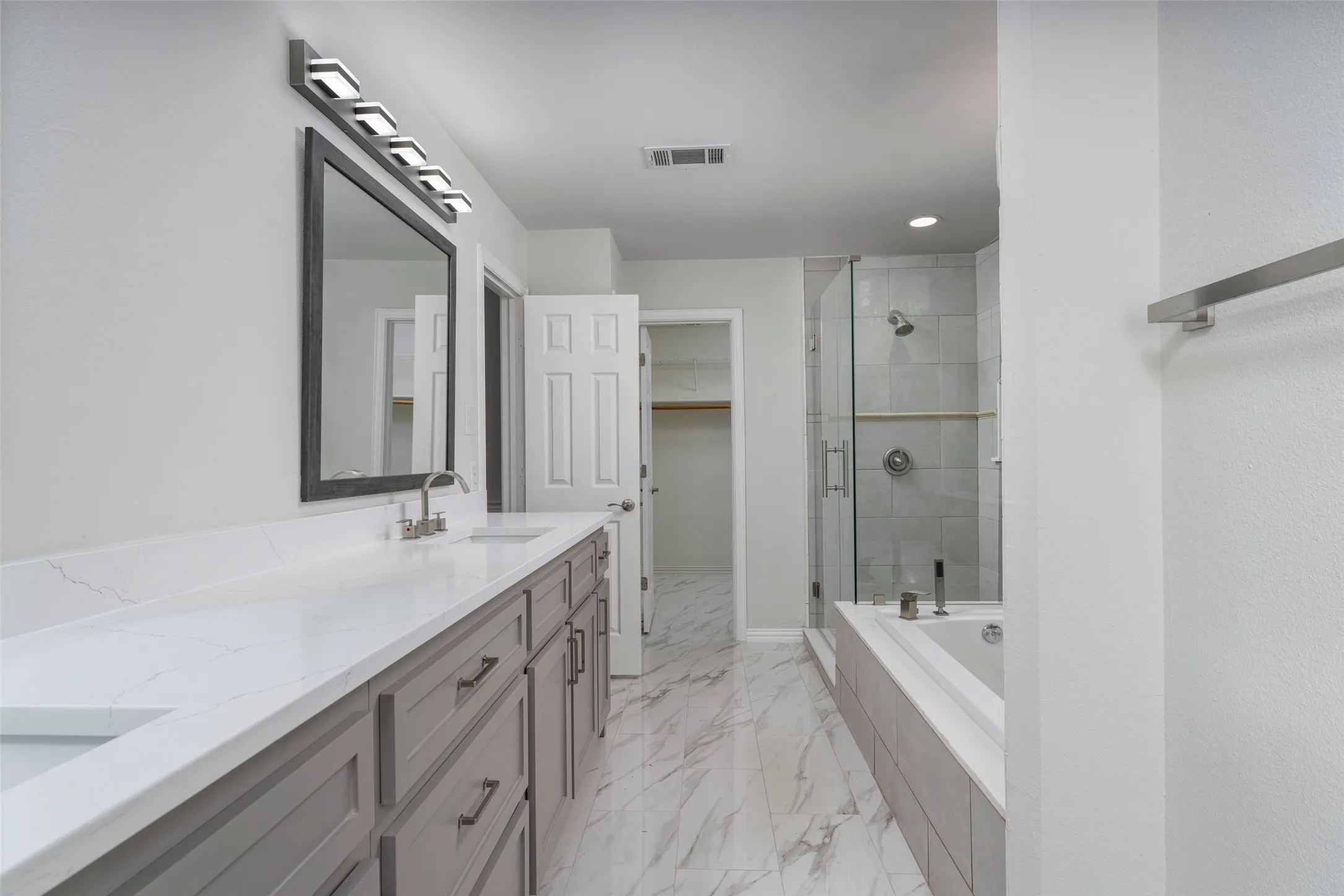 Single Family Residence For Sale in Tarrant County , 7206 Forestwind Court, Arlington, Texas 76001, 4 Bedroom, 4 Bathroom, 2 Garage spaces, 3,692 Sqft, built in 1990, Price $585,000, mls#21322528, Real Estate Agent in Arlington, Homes For Sale in Tarrant county, Homes For Sale in Arlington, Realtor in Arlington Texas, Real Estate Brokerage Independent Realty Texas, Luminita Cordes Realtor