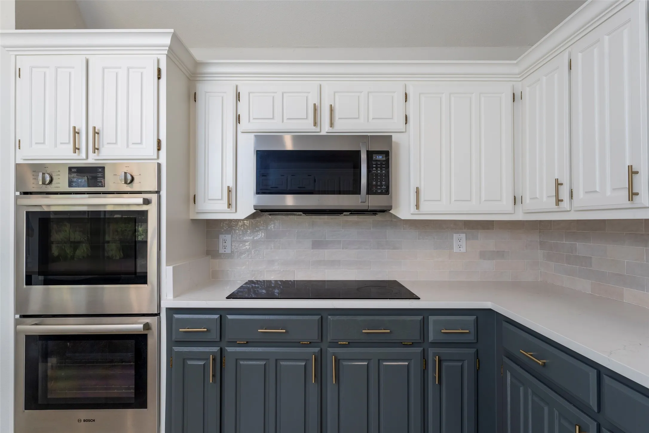 Single Family Residence For Sale in Tarrant County , 7206 Forestwind Court, Arlington, Texas 76001, 4 Bedroom, 4 Bathroom, 2 Garage spaces, 3,692 Sqft, built in 1990, Price $585,000, mls#21322528, Real Estate Agent in Arlington, Homes For Sale in Tarrant county, Homes For Sale in Arlington, Realtor in Arlington Texas, Real Estate Brokerage Independent Realty Texas, Luminita Cordes Realtor