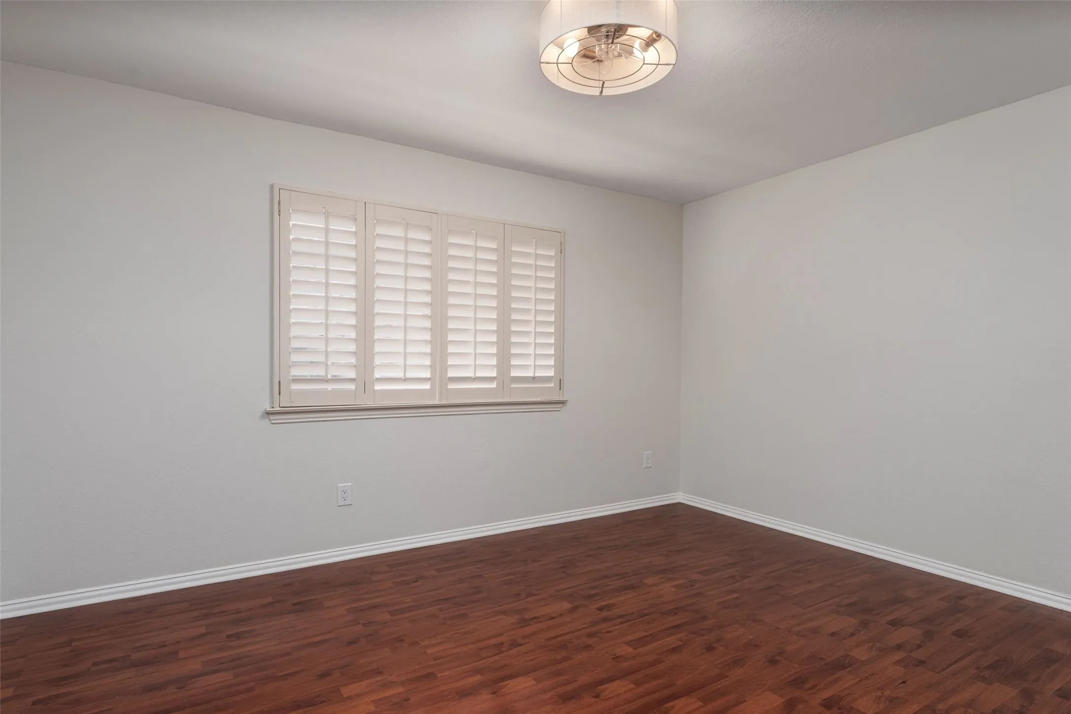 Single Family Residence For Sale in Tarrant County , 7206 Forestwind Court, Arlington, Texas 76001, 4 Bedroom, 4 Bathroom, 2 Garage spaces, 3,692 Sqft, built in 1990, Price $585,000, mls#21322528, Real Estate Agent in Arlington, Homes For Sale in Tarrant county, Homes For Sale in Arlington, Realtor in Arlington Texas, Real Estate Brokerage Independent Realty Texas, Luminita Cordes Realtor