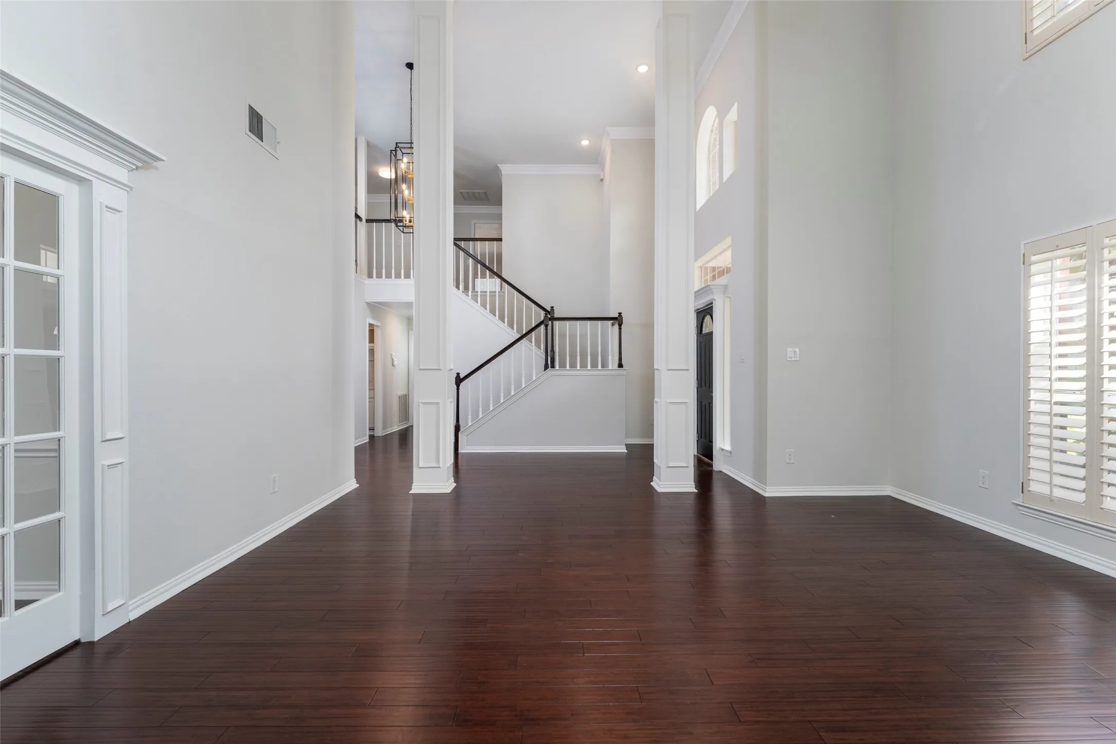 Single Family Residence For Sale in Tarrant County , 7206 Forestwind Court, Arlington, Texas 76001, 4 Bedroom, 4 Bathroom, 2 Garage spaces, 3,692 Sqft, built in 1990, Price $585,000, mls#21322528, Real Estate Agent in Arlington, Homes For Sale in Tarrant county, Homes For Sale in Arlington, Realtor in Arlington Texas, Real Estate Brokerage Independent Realty Texas, Luminita Cordes Realtor