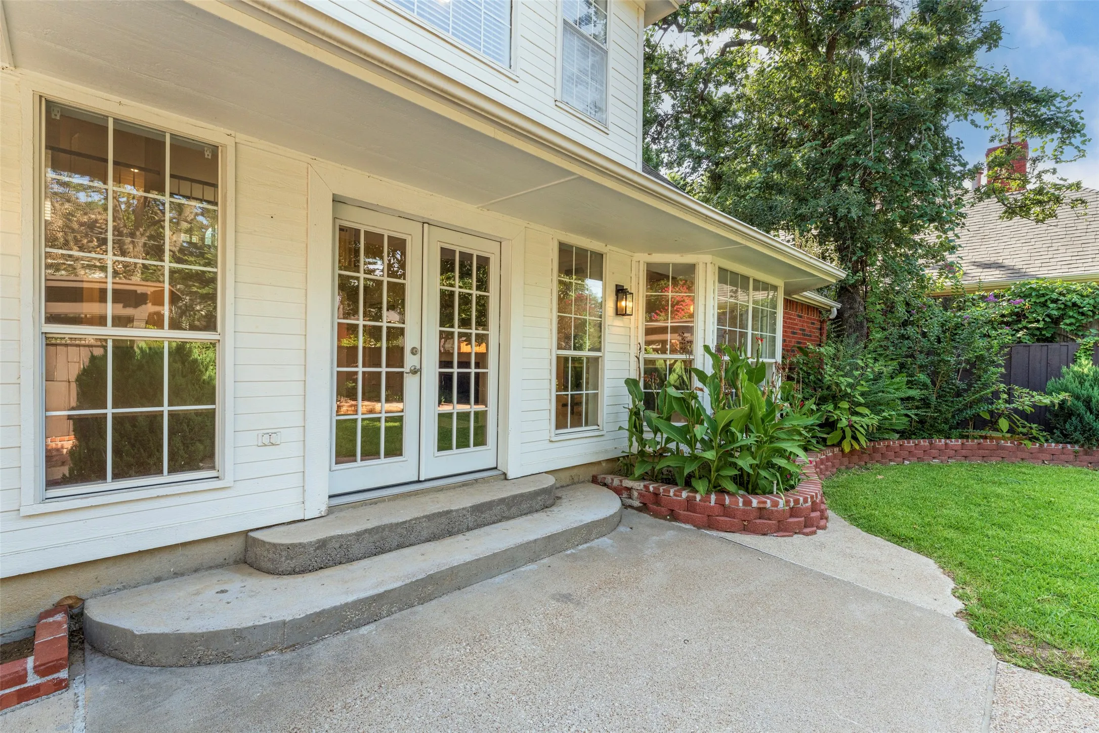 Single Family Residence For Sale in Tarrant County , 7206 Forestwind Court, Arlington, Texas 76001, 4 Bedroom, 4 Bathroom, 2 Garage spaces, 3,692 Sqft, built in 1990, Price $585,000, mls#21322528, Real Estate Agent in Arlington, Homes For Sale in Tarrant county, Homes For Sale in Arlington, Realtor in Arlington Texas, Real Estate Brokerage Independent Realty Texas, Luminita Cordes Realtor