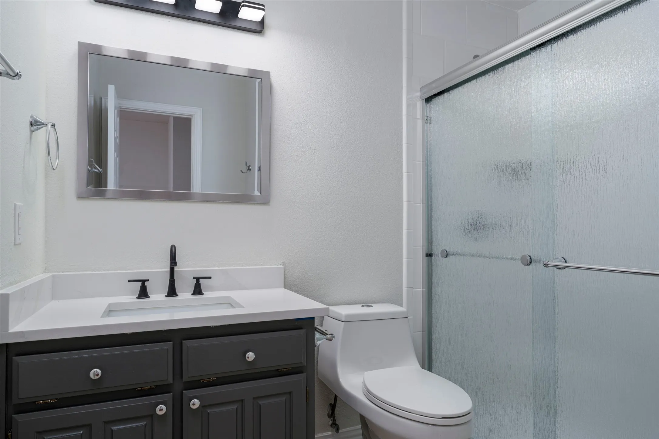 Single Family Residence For Sale in Tarrant County , 7206 Forestwind Court, Arlington, Texas 76001, 4 Bedroom, 4 Bathroom, 2 Garage spaces, 3,692 Sqft, built in 1990, Price $585,000, mls#21322528, Real Estate Agent in Arlington, Homes For Sale in Tarrant county, Homes For Sale in Arlington, Realtor in Arlington Texas, Real Estate Brokerage Independent Realty Texas, Luminita Cordes Realtor