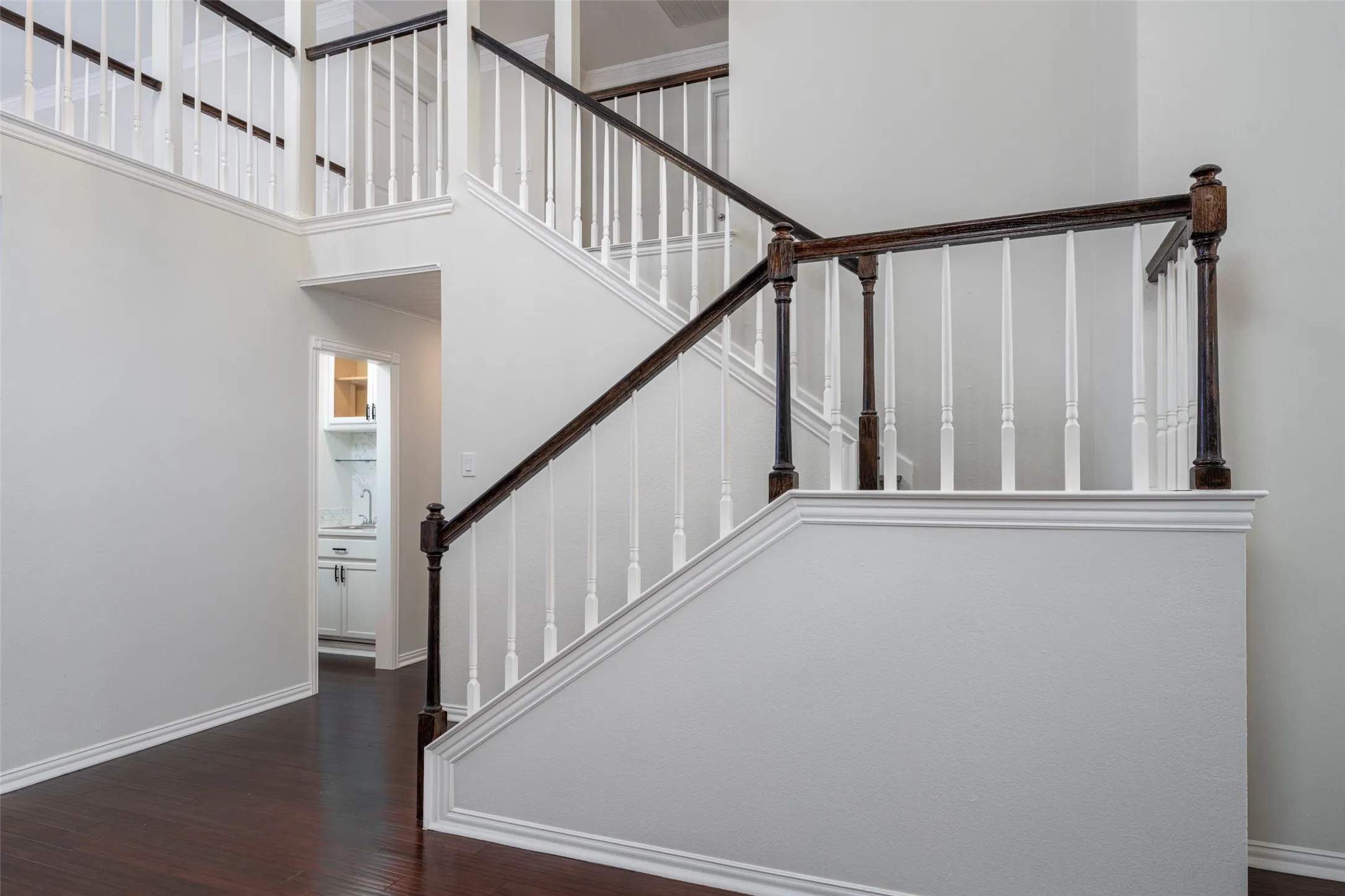 Single Family Residence For Sale in Tarrant County , 7206 Forestwind Court, Arlington, Texas 76001, 4 Bedroom, 4 Bathroom, 2 Garage spaces, 3,692 Sqft, built in 1990, Price $585,000, mls#21322528, Real Estate Agent in Arlington, Homes For Sale in Tarrant county, Homes For Sale in Arlington, Realtor in Arlington Texas, Real Estate Brokerage Independent Realty Texas, Luminita Cordes Realtor