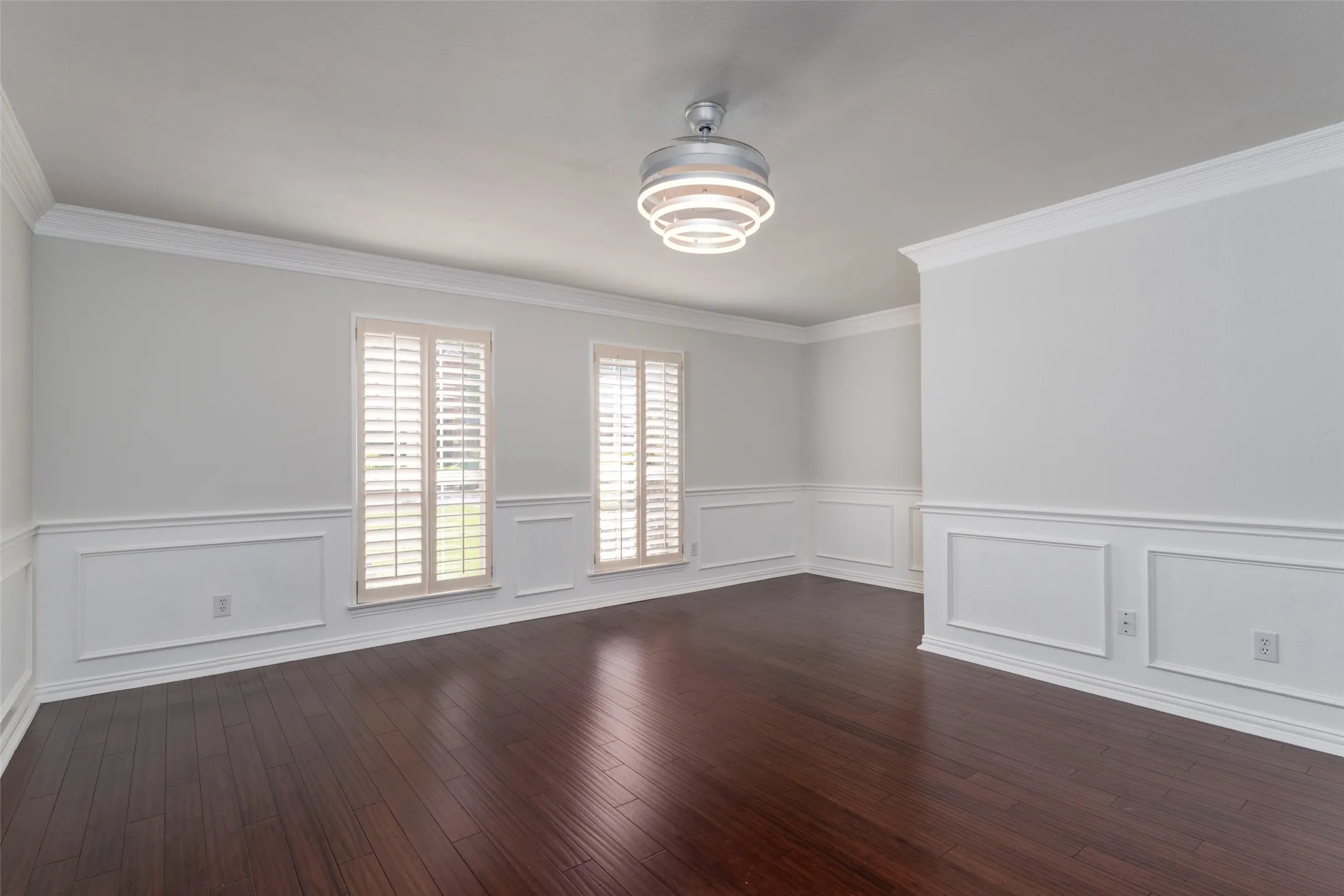 Single Family Residence For Sale in Tarrant County , 7206 Forestwind Court, Arlington, Texas 76001, 4 Bedroom, 4 Bathroom, 2 Garage spaces, 3,692 Sqft, built in 1990, Price $585,000, mls#21322528, Real Estate Agent in Arlington, Homes For Sale in Tarrant county, Homes For Sale in Arlington, Realtor in Arlington Texas, Real Estate Brokerage Independent Realty Texas, Luminita Cordes Realtor