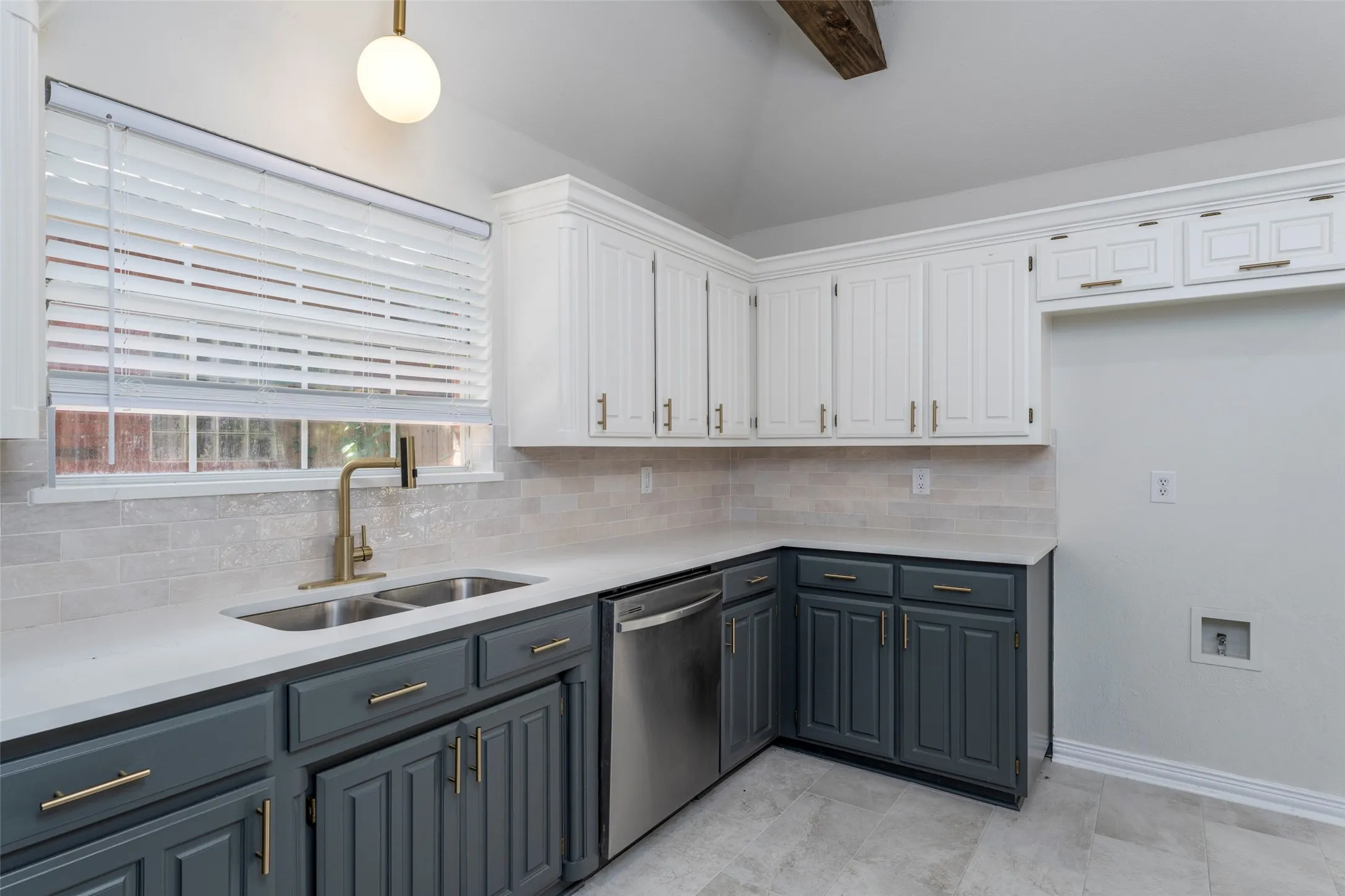 Single Family Residence For Sale in Tarrant County , 7206 Forestwind Court, Arlington, Texas 76001, 4 Bedroom, 4 Bathroom, 2 Garage spaces, 3,692 Sqft, built in 1990, Price $585,000, mls#21322528, Real Estate Agent in Arlington, Homes For Sale in Tarrant county, Homes For Sale in Arlington, Realtor in Arlington Texas, Real Estate Brokerage Independent Realty Texas, Luminita Cordes Realtor