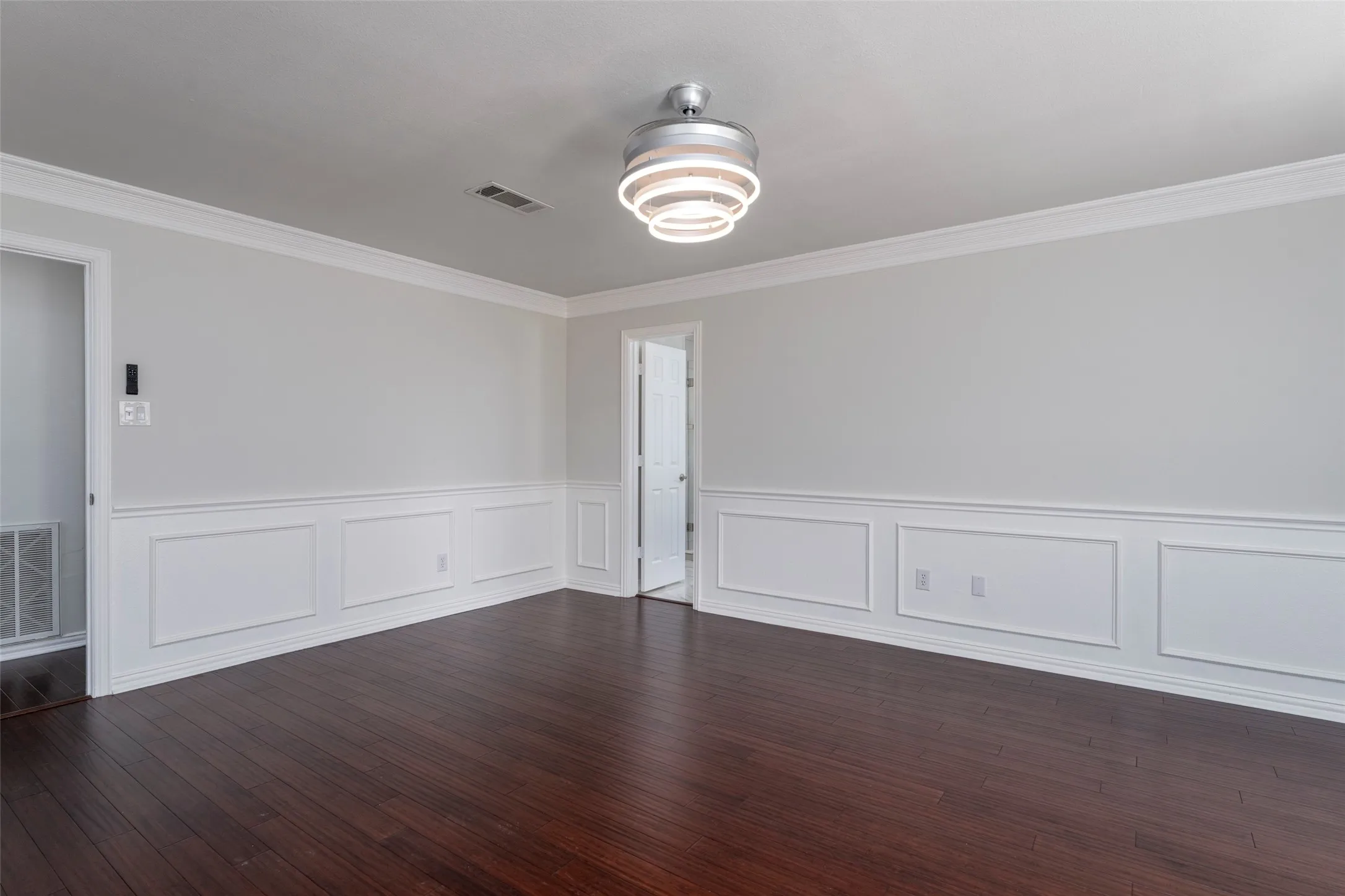 Single Family Residence For Sale in Tarrant County , 7206 Forestwind Court, Arlington, Texas 76001, 4 Bedroom, 4 Bathroom, 2 Garage spaces, 3,692 Sqft, built in 1990, Price $585,000, mls#21322528, Real Estate Agent in Arlington, Homes For Sale in Tarrant county, Homes For Sale in Arlington, Realtor in Arlington Texas, Real Estate Brokerage Independent Realty Texas, Luminita Cordes Realtor