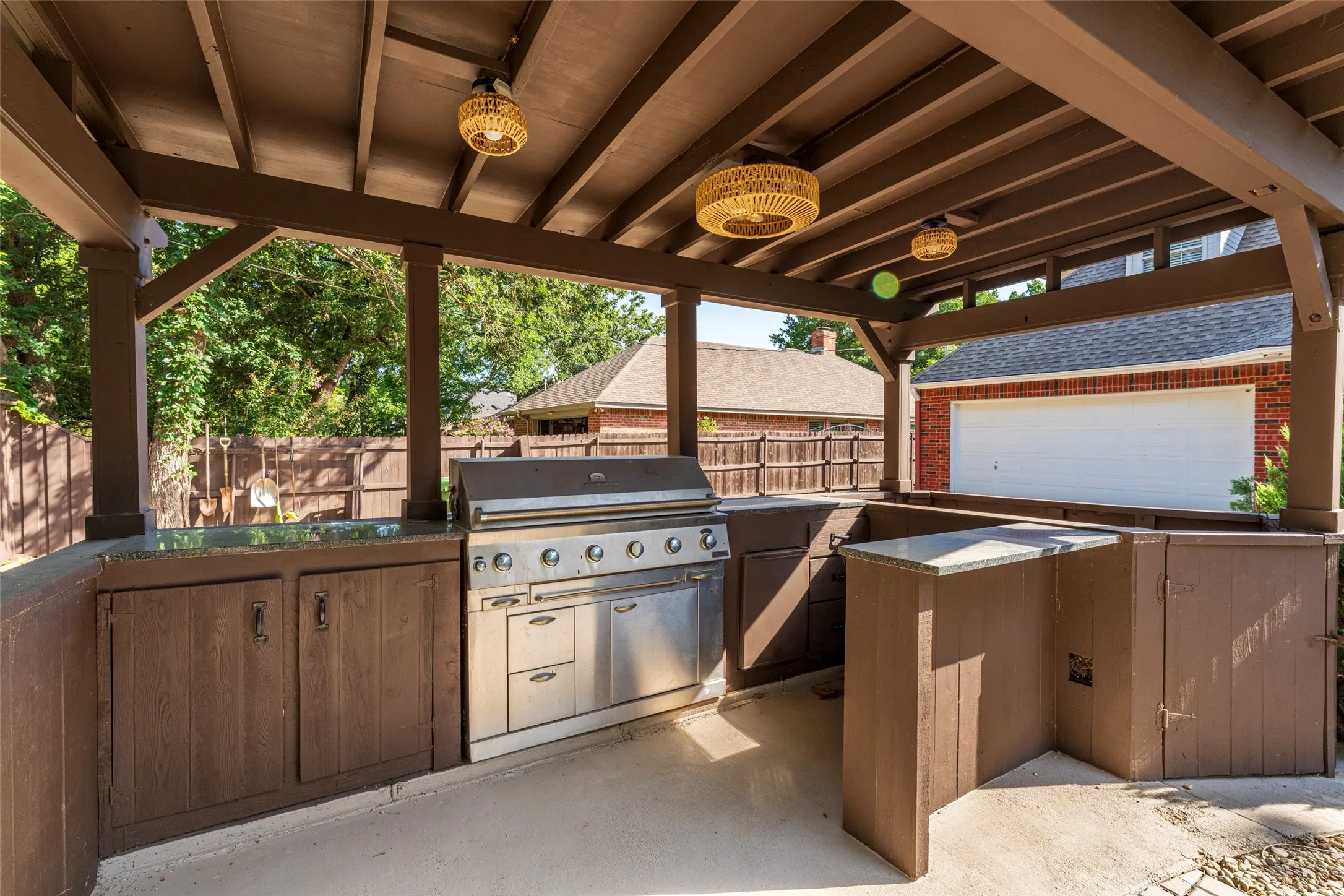 Single Family Residence For Sale in Tarrant County , 7206 Forestwind Court, Arlington, Texas 76001, 4 Bedroom, 4 Bathroom, 2 Garage spaces, 3,692 Sqft, built in 1990, Price $585,000, mls#21322528, Real Estate Agent in Arlington, Homes For Sale in Tarrant county, Homes For Sale in Arlington, Realtor in Arlington Texas, Real Estate Brokerage Independent Realty Texas, Luminita Cordes Realtor