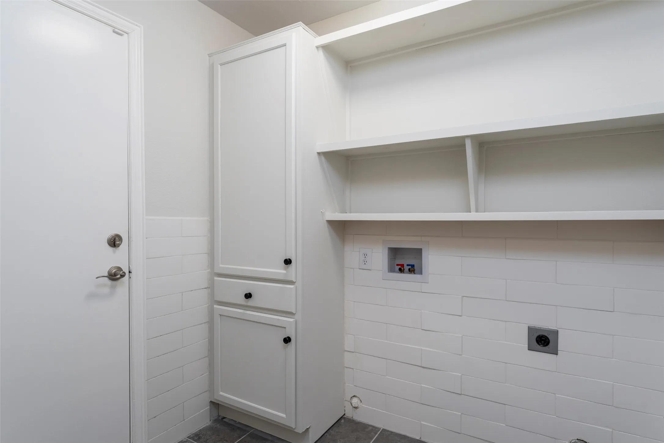 Single Family Residence For Sale in Tarrant County , 7206 Forestwind Court, Arlington, Texas 76001, 4 Bedroom, 4 Bathroom, 2 Garage spaces, 3,692 Sqft, built in 1990, Price $585,000, mls#21322528, Real Estate Agent in Arlington, Homes For Sale in Tarrant county, Homes For Sale in Arlington, Realtor in Arlington Texas, Real Estate Brokerage Independent Realty Texas, Luminita Cordes Realtor