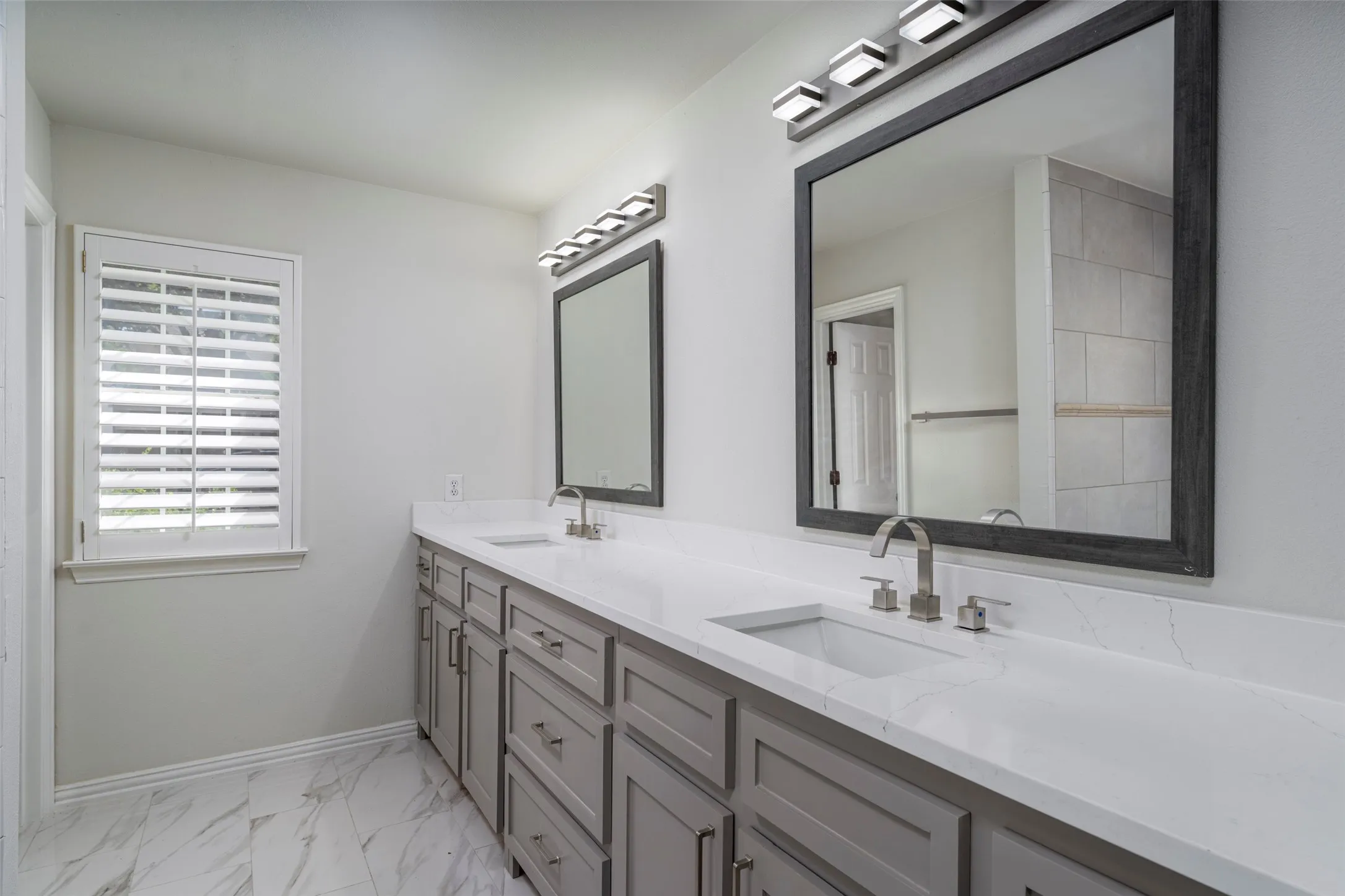 Single Family Residence For Sale in Tarrant County , 7206 Forestwind Court, Arlington, Texas 76001, 4 Bedroom, 4 Bathroom, 2 Garage spaces, 3,692 Sqft, built in 1990, Price $585,000, mls#21322528, Real Estate Agent in Arlington, Homes For Sale in Tarrant county, Homes For Sale in Arlington, Realtor in Arlington Texas, Real Estate Brokerage Independent Realty Texas, Luminita Cordes Realtor
