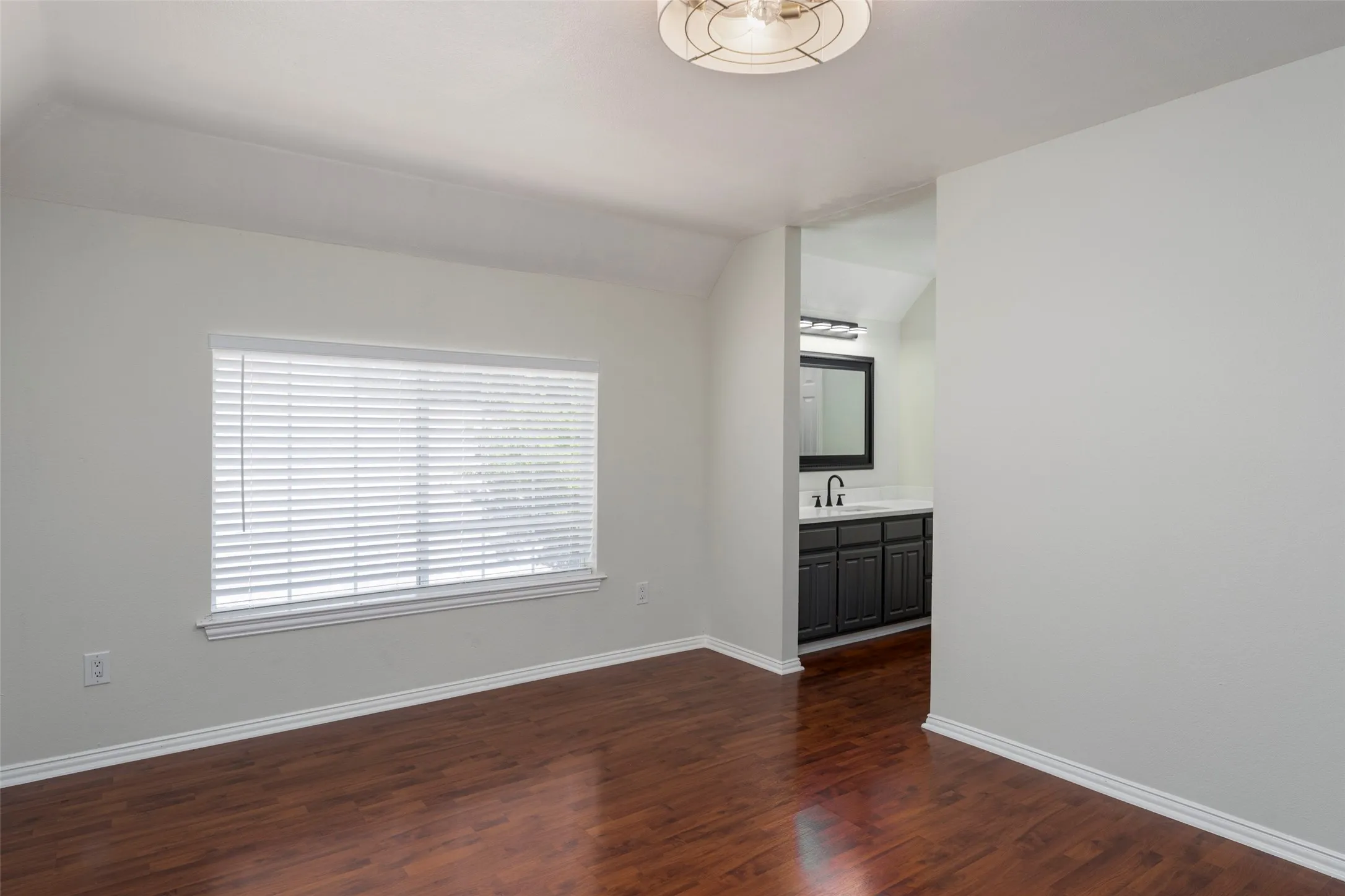 Single Family Residence For Sale in Tarrant County , 7206 Forestwind Court, Arlington, Texas 76001, 4 Bedroom, 4 Bathroom, 2 Garage spaces, 3,692 Sqft, built in 1990, Price $585,000, mls#21322528, Real Estate Agent in Arlington, Homes For Sale in Tarrant county, Homes For Sale in Arlington, Realtor in Arlington Texas, Real Estate Brokerage Independent Realty Texas, Luminita Cordes Realtor