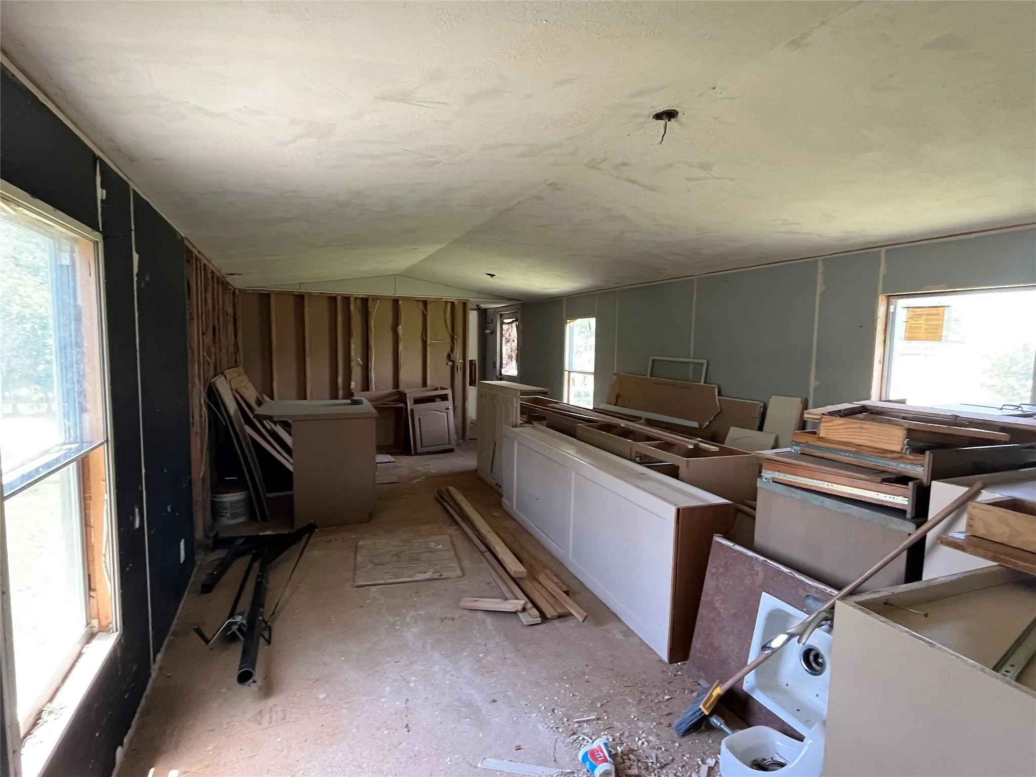 Mobile Home For Sale in Erath County , 518 Eagle Street, Dublin, Texas 76446, 2 Bedroom, 2 Bathroom, Garage spaces, 1,029 Sqft, built in 1992, mls#21322836, Real Estate Agent in Dublin, Homes For Sale in Erath county, Homes For Sale in Dublin, Realtor in Dublin Texas, Real Estate Brokerage Independent Realty Texas, Luminita Cordes Realtor