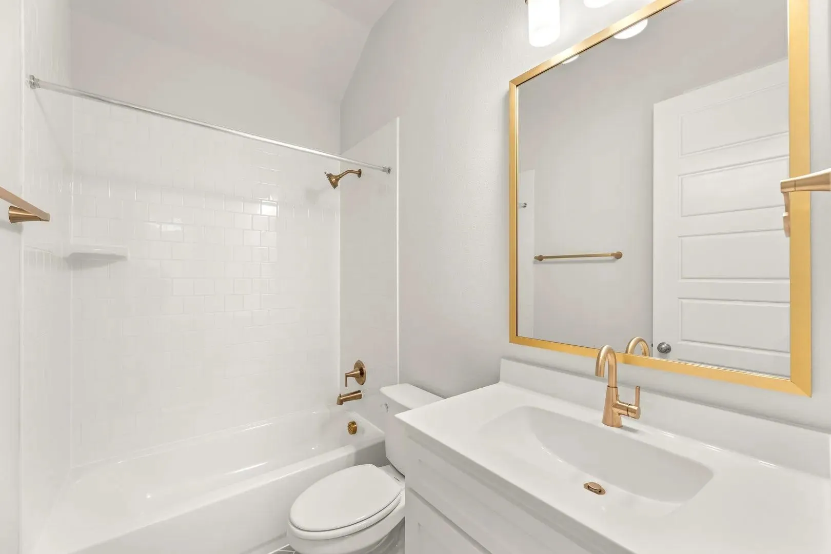 The Audrey Full Bath