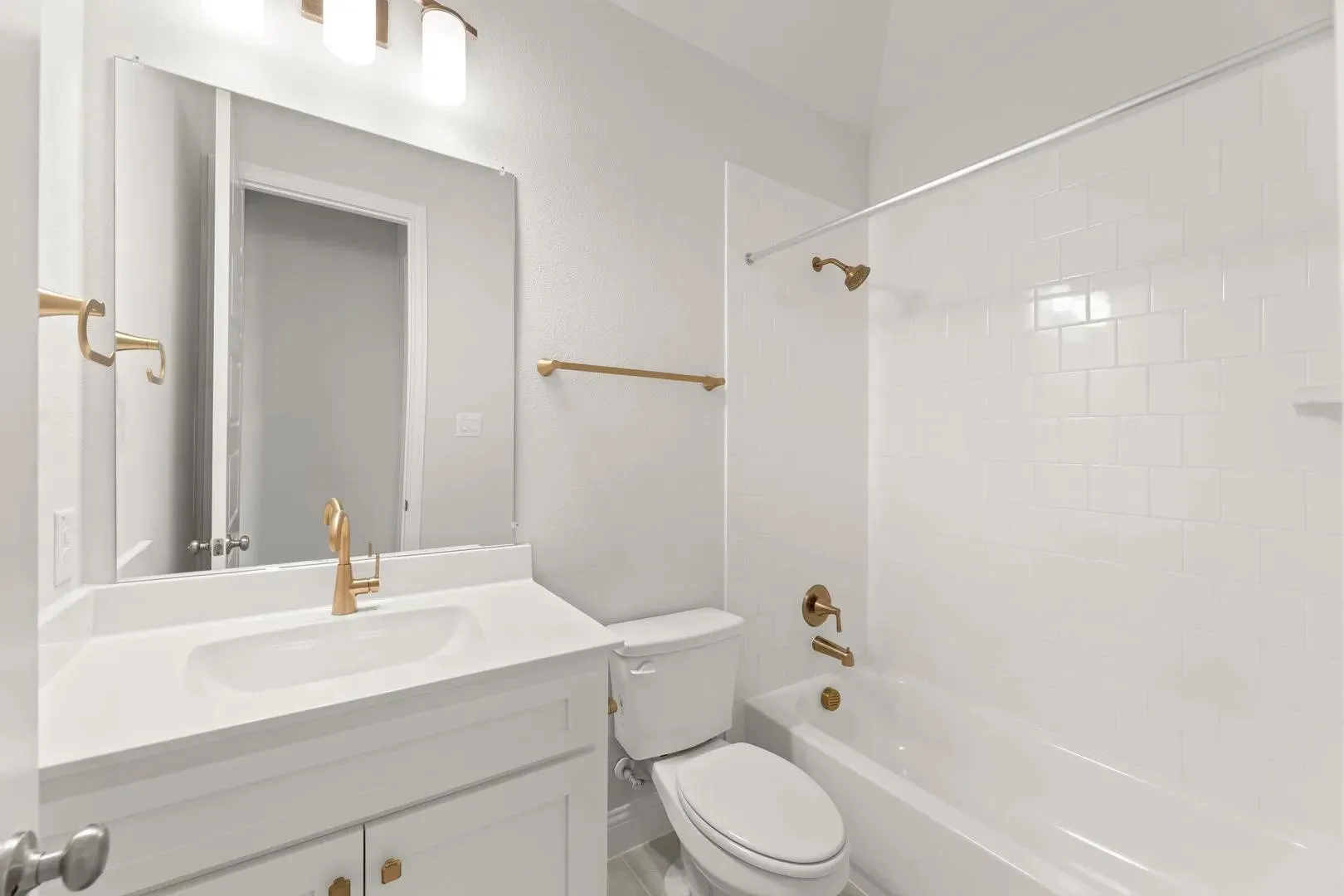 The Audrey Full Bath