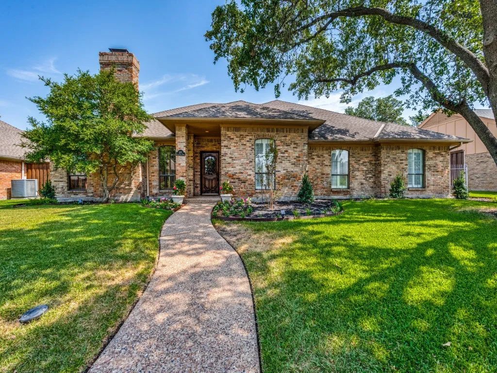 Single Family Residence For Sale in Dallas County , 6115 Bluff Point Drive, Dallas, Texas 75248, 4 Bedroom, 3 Bathroom, 2 Garage spaces, 2,690 Sqft, built in 1982, Price $730,000, mls#21323029, Real Estate Agent in Dallas, Homes For Sale in Dallas county, Homes For Sale in Dallas, Realtor in Dallas Texas, Real Estate Brokerage Independent Realty Texas, Luminita Cordes Realtor