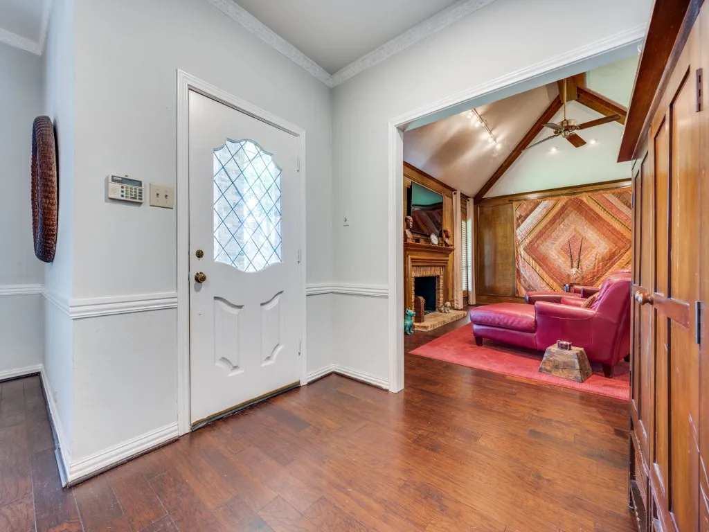 Single Family Residence For Sale in Dallas County , 6115 Bluff Point Drive, Dallas, Texas 75248, 4 Bedroom, 3 Bathroom, 2 Garage spaces, 2,690 Sqft, built in 1982, Price $730,000, mls#21323029, Real Estate Agent in Dallas, Homes For Sale in Dallas county, Homes For Sale in Dallas, Realtor in Dallas Texas, Real Estate Brokerage Independent Realty Texas, Luminita Cordes Realtor