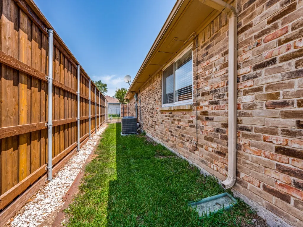 Single Family Residence For Sale in Dallas County , 6115 Bluff Point Drive, Dallas, Texas 75248, 4 Bedroom, 3 Bathroom, 2 Garage spaces, 2,690 Sqft, built in 1982, Price $730,000, mls#21323029, Real Estate Agent in Dallas, Homes For Sale in Dallas county, Homes For Sale in Dallas, Realtor in Dallas Texas, Real Estate Brokerage Independent Realty Texas, Luminita Cordes Realtor