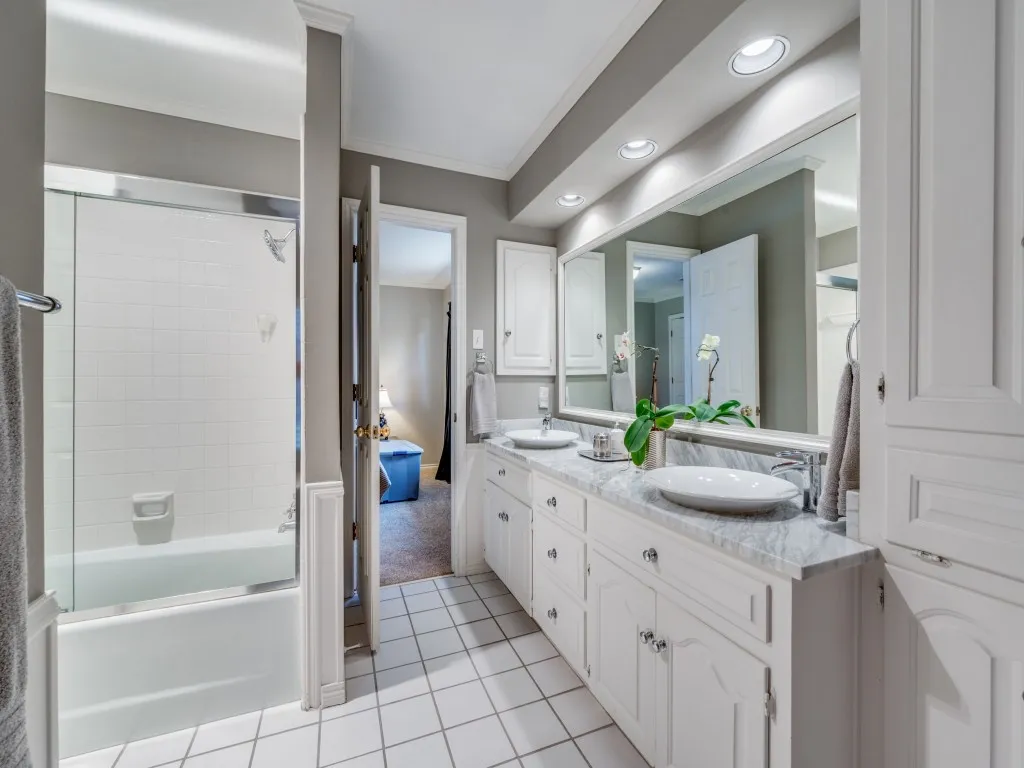 Single Family Residence For Sale in Dallas County , 6115 Bluff Point Drive, Dallas, Texas 75248, 4 Bedroom, 3 Bathroom, 2 Garage spaces, 2,690 Sqft, built in 1982, Price $730,000, mls#21323029, Real Estate Agent in Dallas, Homes For Sale in Dallas county, Homes For Sale in Dallas, Realtor in Dallas Texas, Real Estate Brokerage Independent Realty Texas, Luminita Cordes Realtor