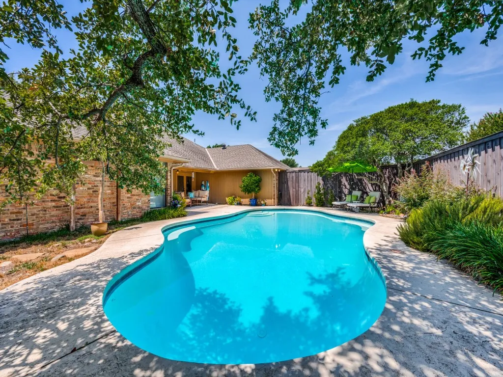 Single Family Residence For Sale in Dallas County , 6115 Bluff Point Drive, Dallas, Texas 75248, 4 Bedroom, 3 Bathroom, 2 Garage spaces, 2,690 Sqft, built in 1982, Price $730,000, mls#21323029, Real Estate Agent in Dallas, Homes For Sale in Dallas county, Homes For Sale in Dallas, Realtor in Dallas Texas, Real Estate Brokerage Independent Realty Texas, Luminita Cordes Realtor